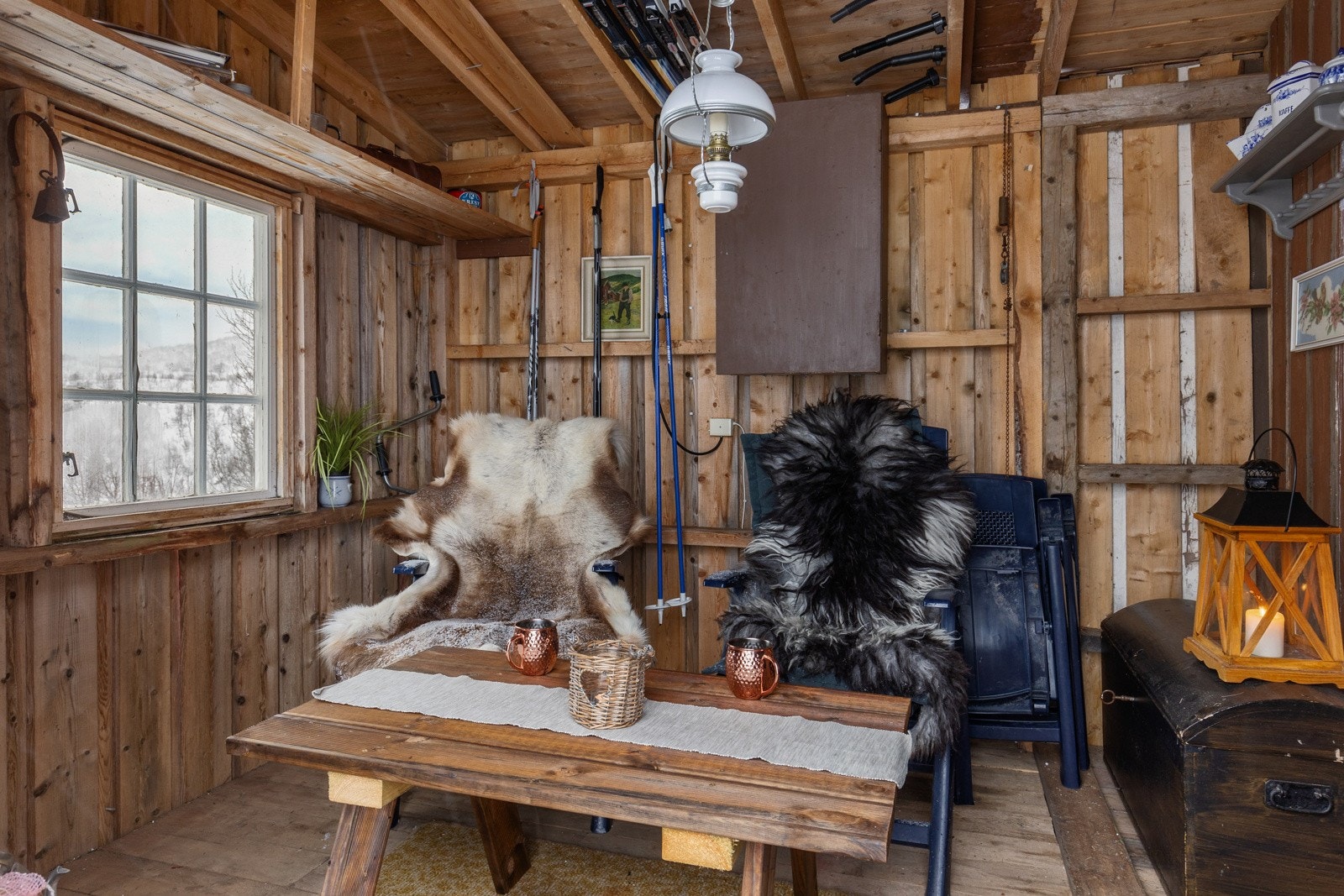 Her får du en fantastisk fin uteplass med stor platting og uteområde under tak som forlenger utesesongen uansett vær Galleribilde