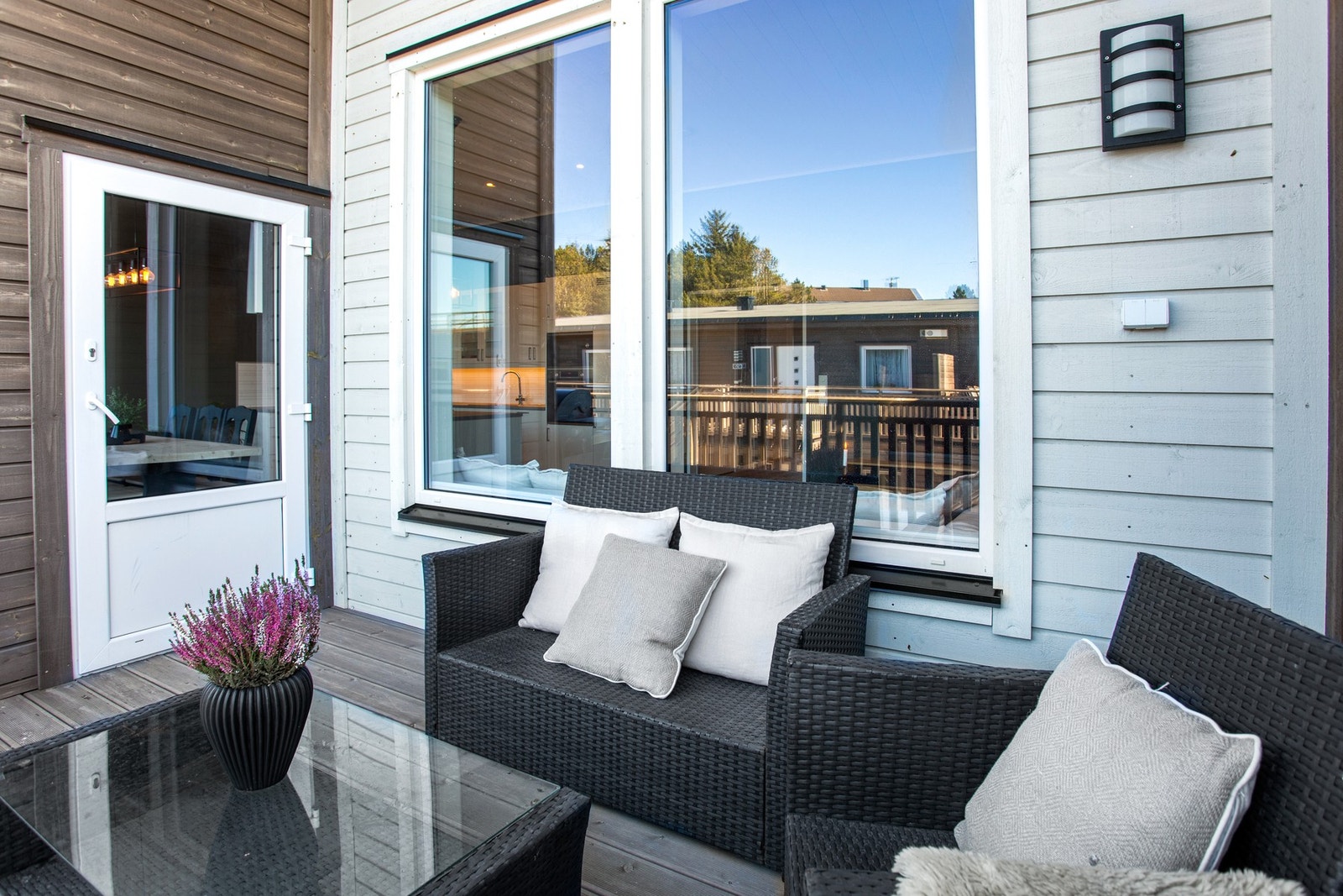 Terrasse med plass til sittegruppe Galleribilde