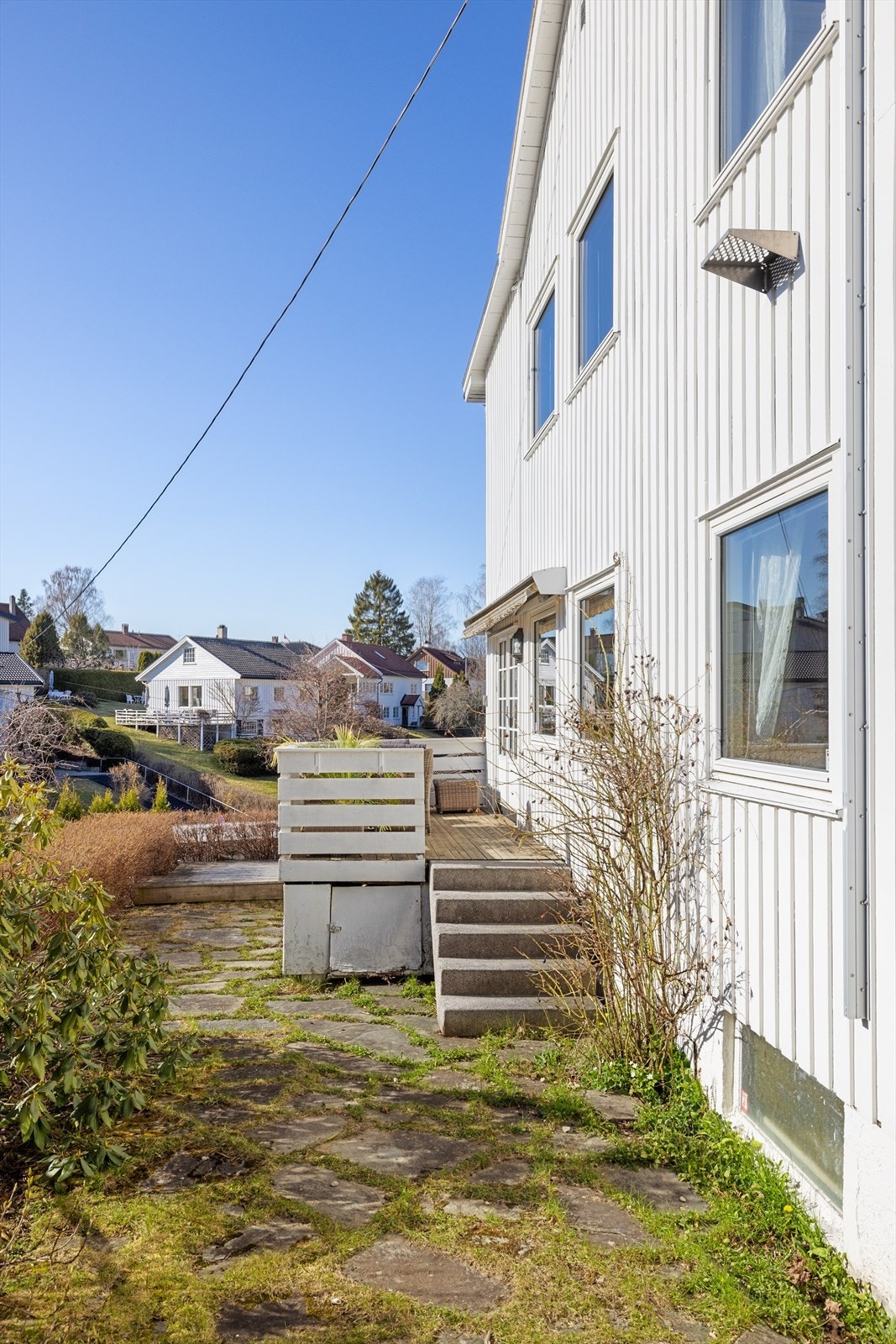 Trapp fra verandaen til hagen Galleribilde