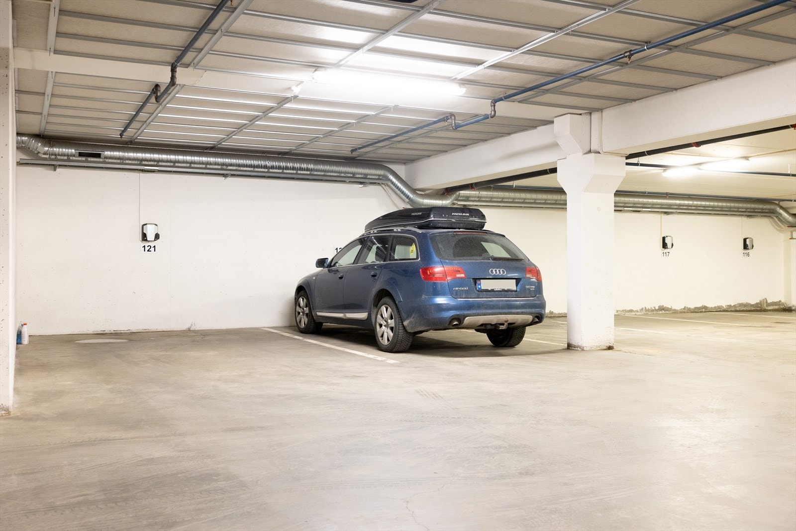 Opsjon på garasjeplass i lukket parkeringsanlegg med heisadkomst. Galleribilde