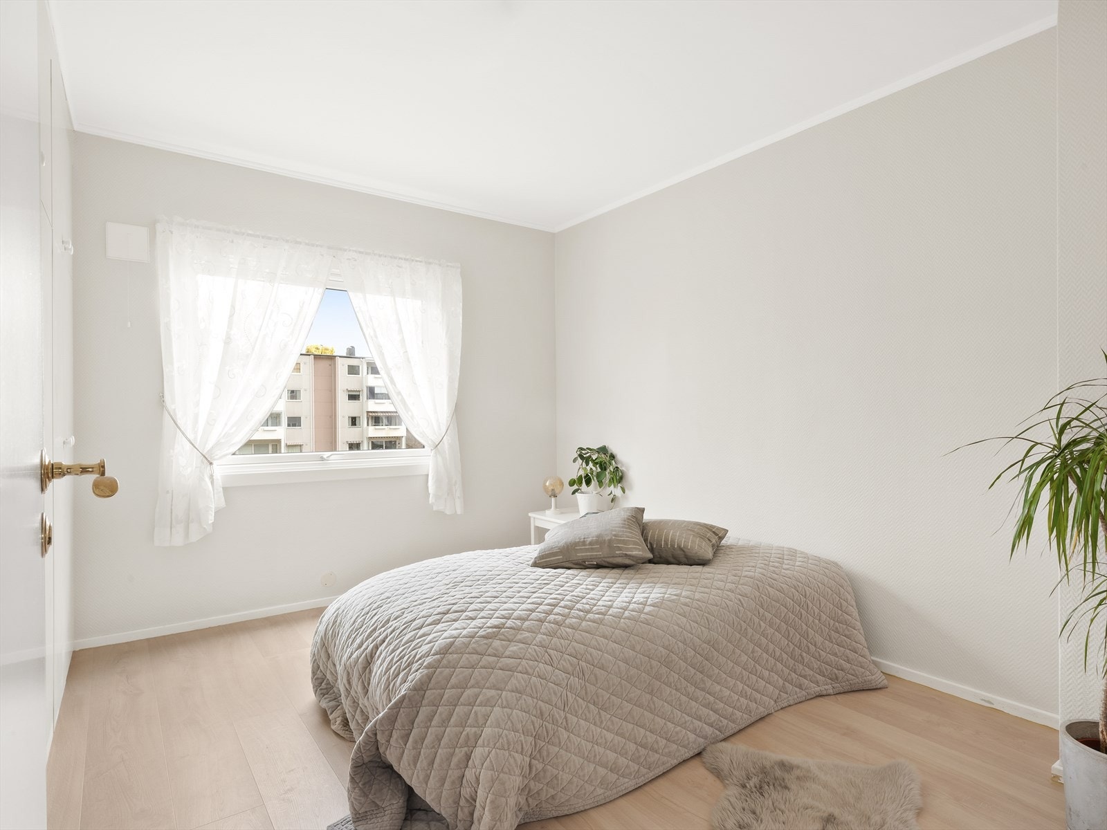 Nytt vindu på dette soverommet. Galleribilde