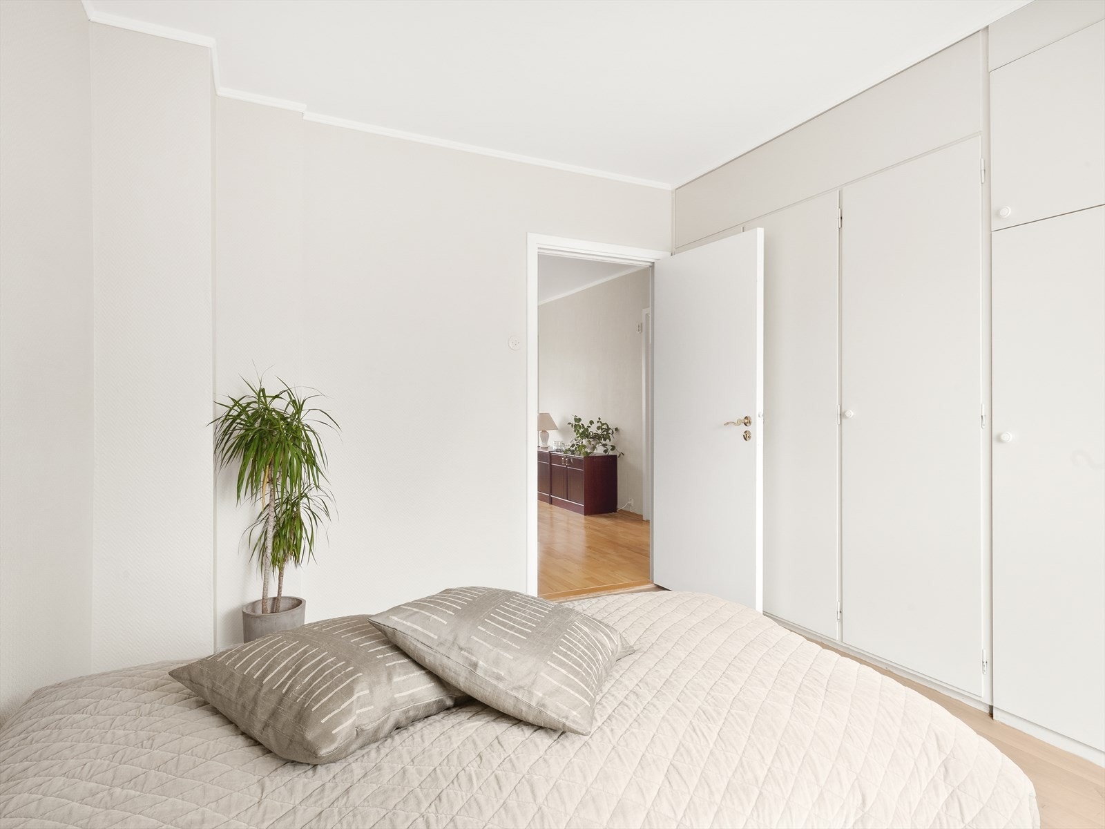 To romslige soverom med plass til dobbeltseng. Galleribilde
