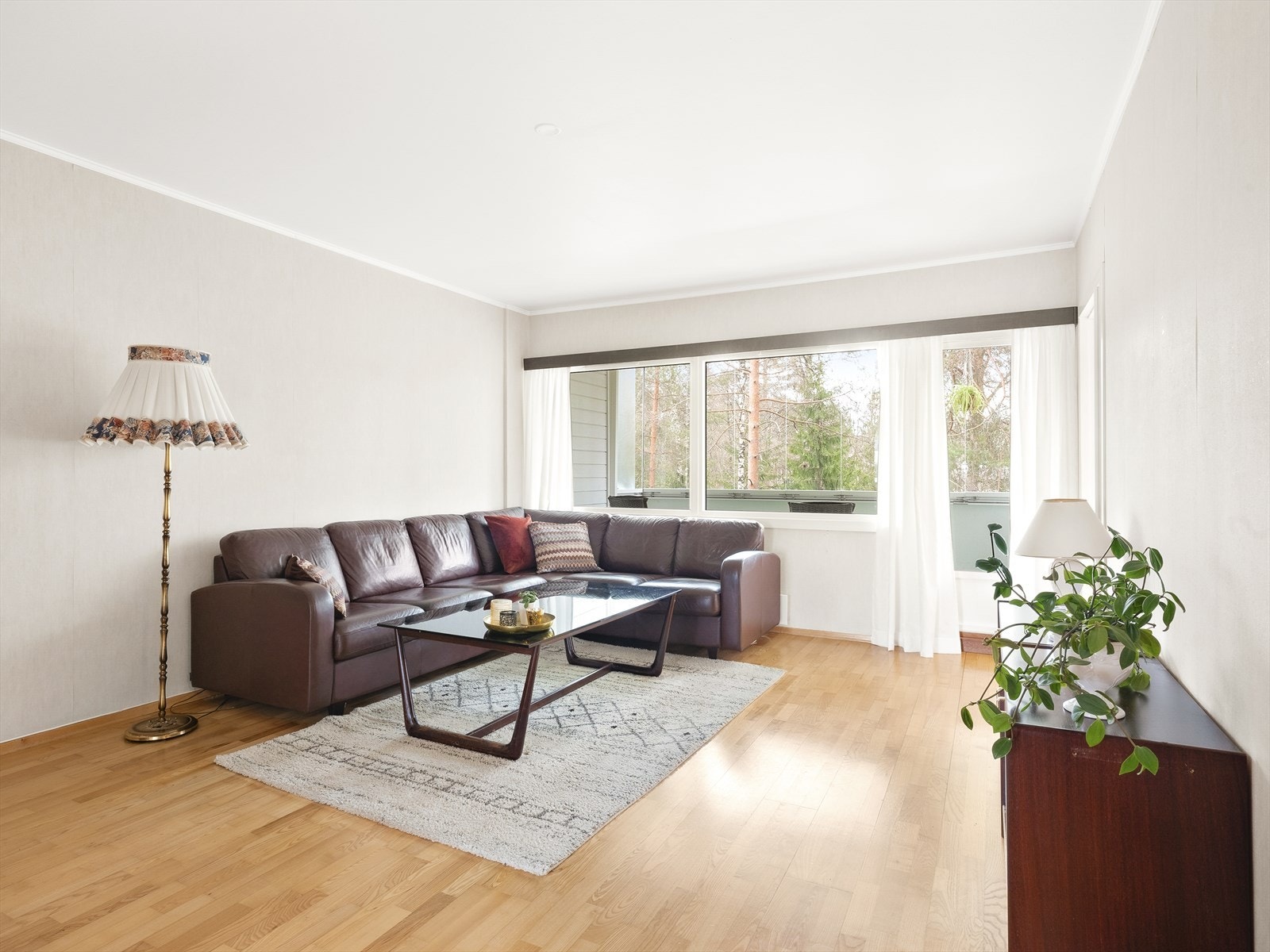 Store vindusflater som slipper inn rikelig med lys. Galleribilde