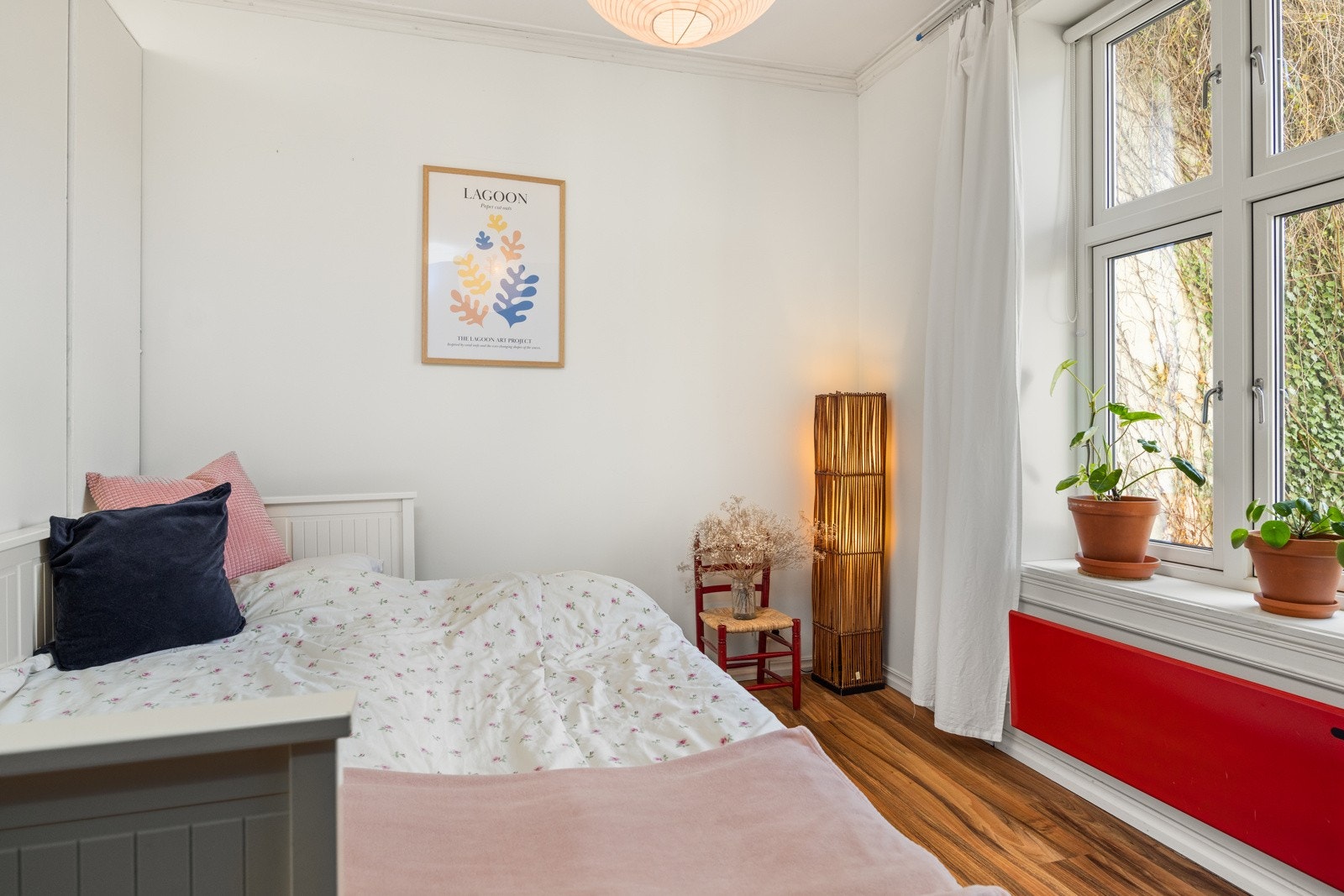 - Plass til dobbeltseng, nattbord, kontorpult etc - Galleribilde