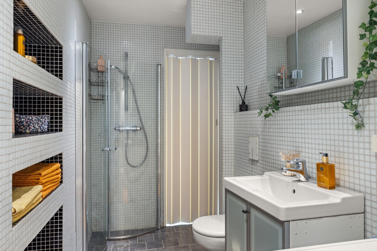 - Flislagt bad, rehabilitert 2005 - Galleribilde