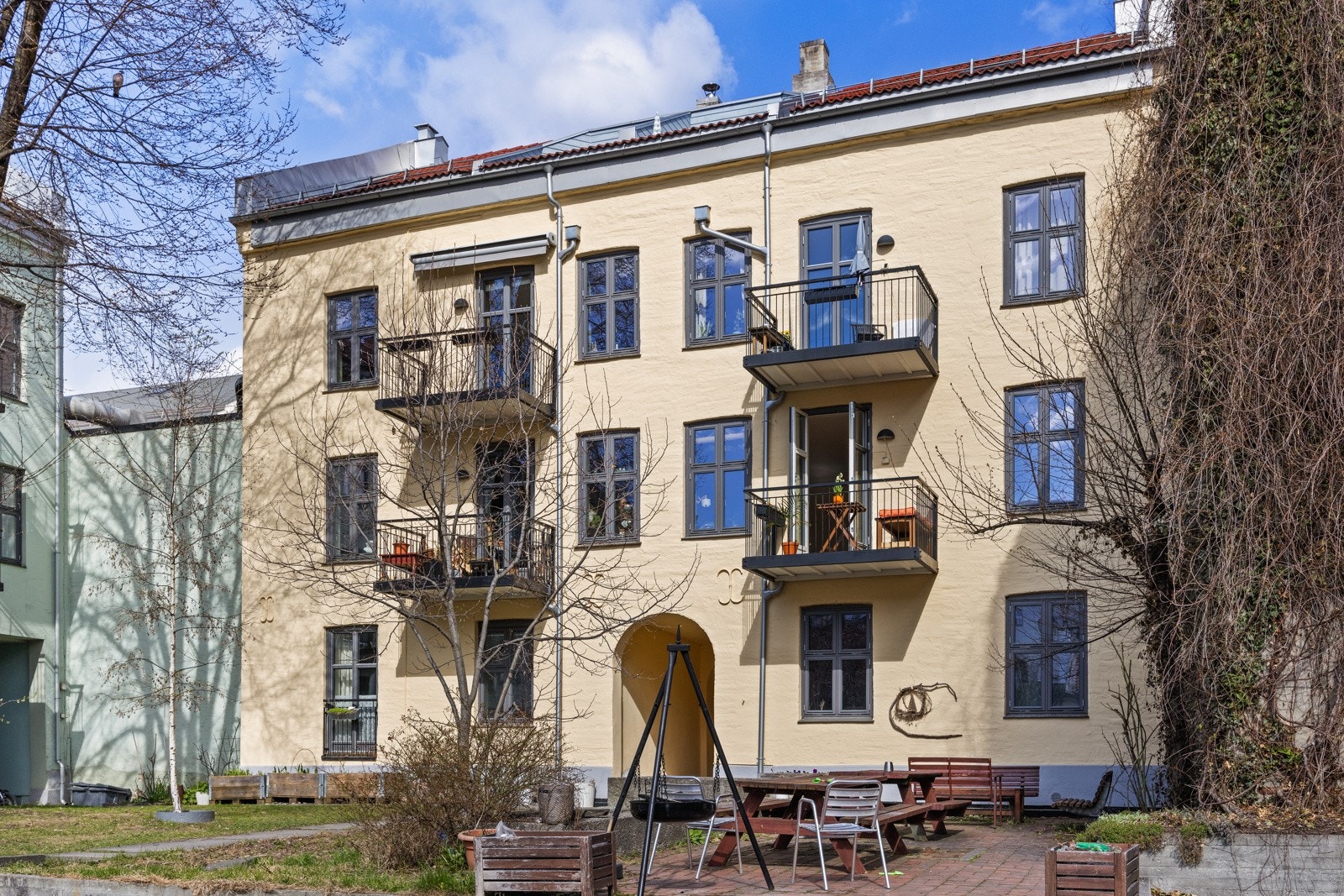 - Ved innfrielse av fellesgjeld (kr 580.486,-) reduseres fellesutgifter med kr 3.460,- pr mnd - Galleribilde