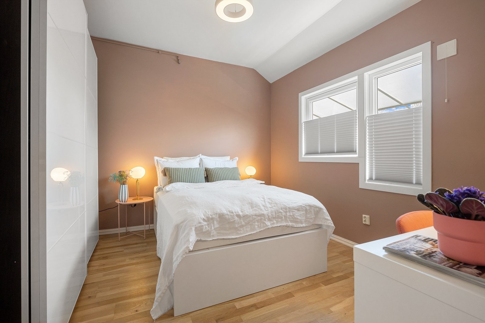 Leiligheten har to lune og romslige soverom. Galleribilde