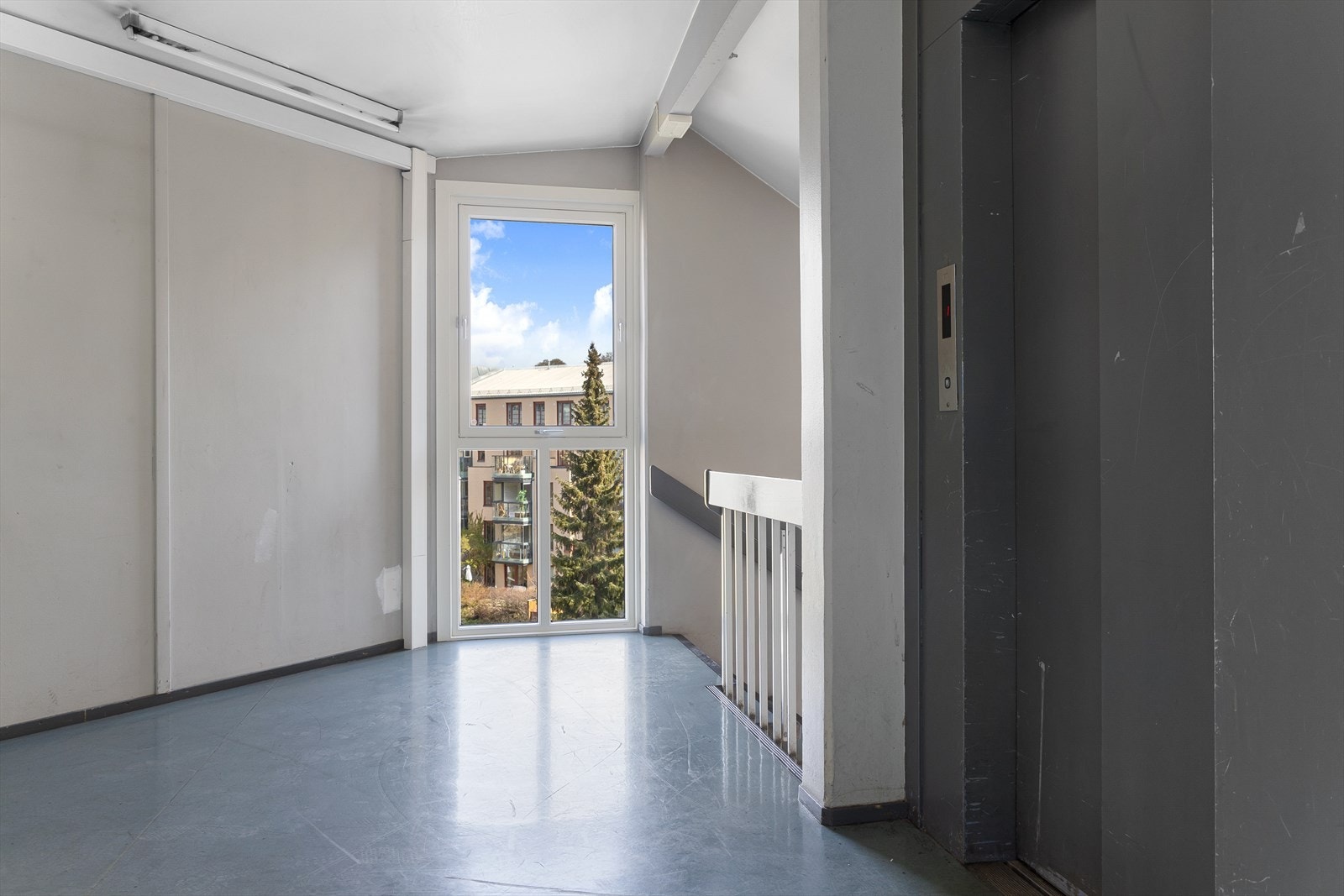 Leiligheten har en god beliggenhet i 5. etasje med heisadkomst. Galleribilde