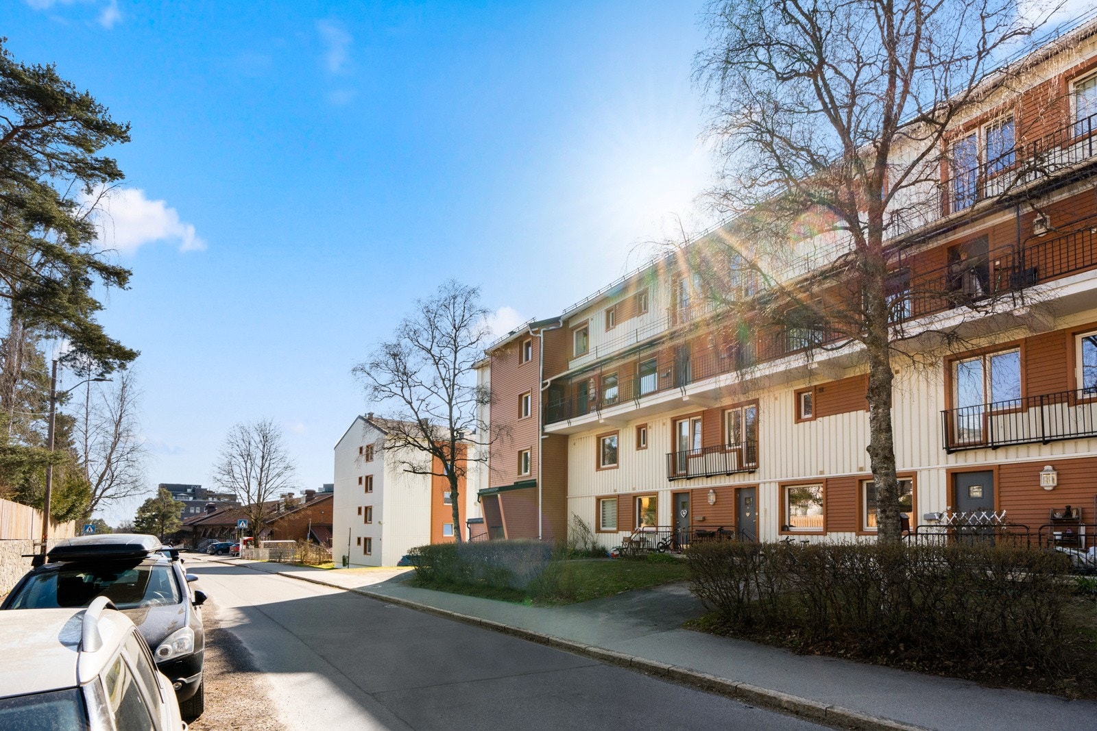 Blokken er sentralt beliggende med kort gangavstand til sentrum av Oppsal. Galleribilde