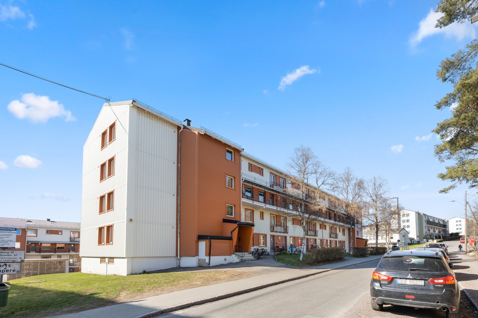 Leiligheten ligger fint plassert i byggets tredje og fjerde etasje. Galleribilde