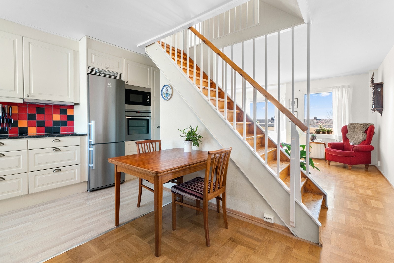 Vi går inn igjen og videre inn på kjøkkenet. Galleribilde