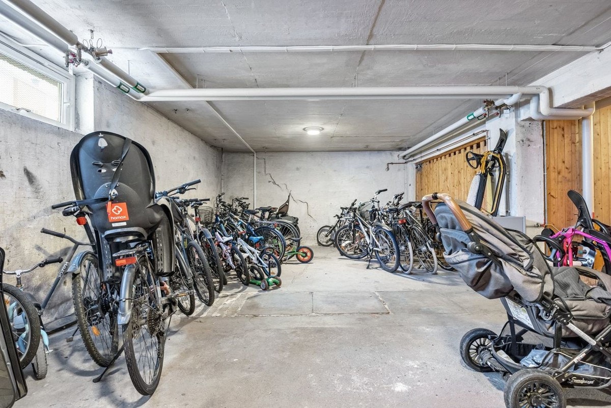 Beboere har tilgang på felles sykkelbod. Det er også tilgang til fellesvaskeri i borettslaget. Galleribilde