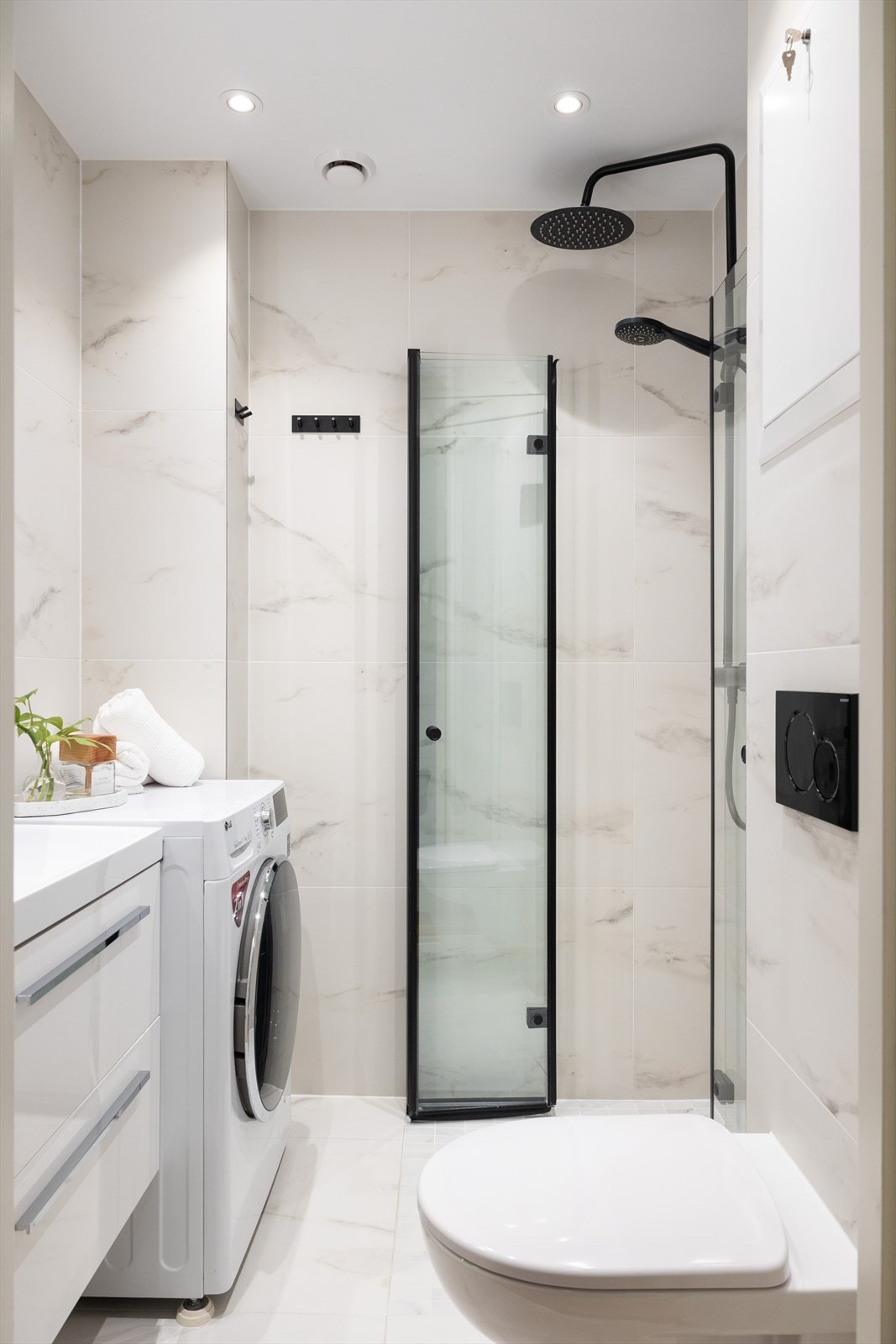 Badet ble pusset opp i 2020 og er innredet med lekre fliser Galleribilde