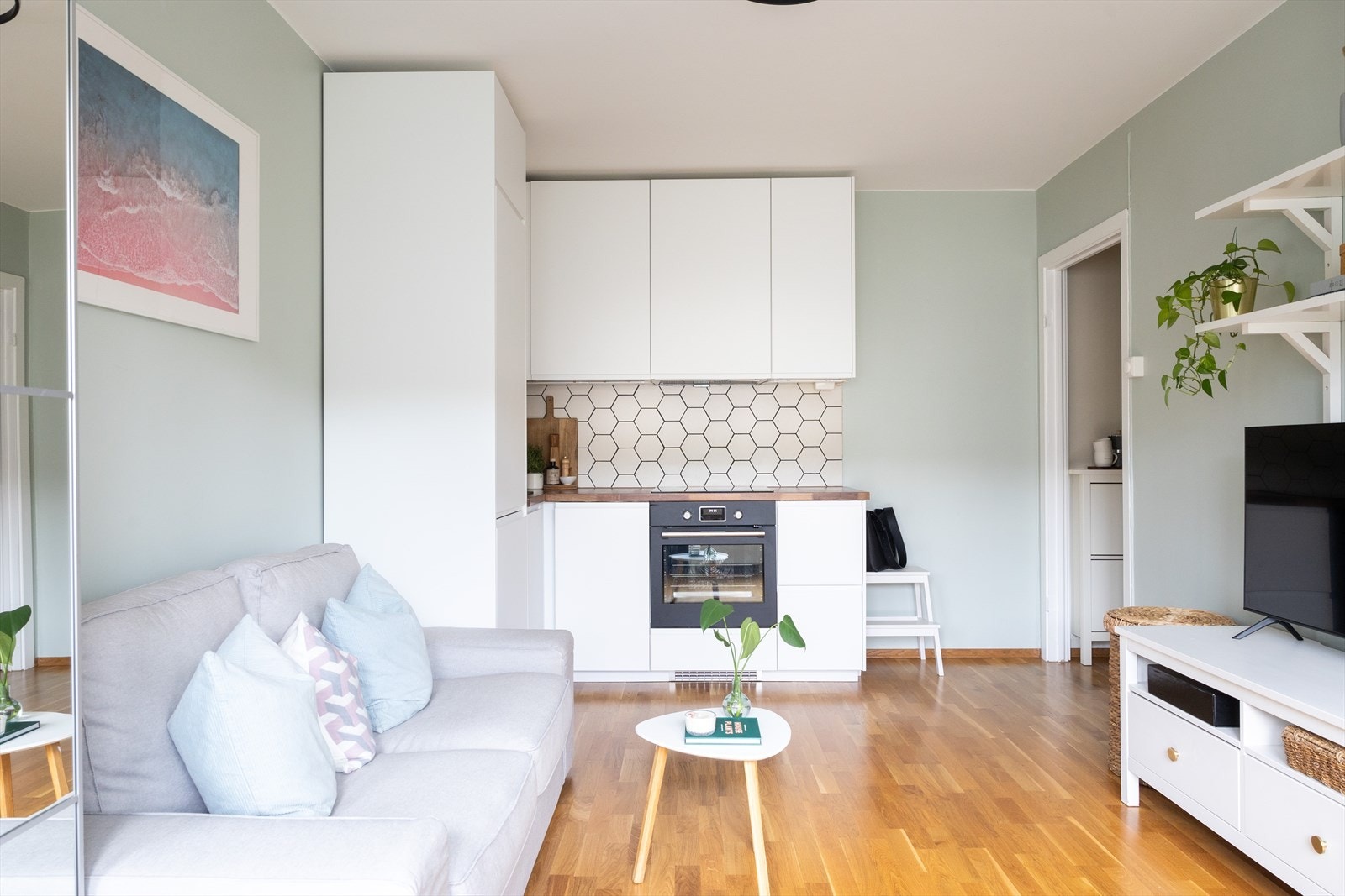 Denne superhyggelige leiligheten er det perfekte førstegangskjøpet med nytt kjøkken fra 2022 og bad fra 2020! Galleribilde