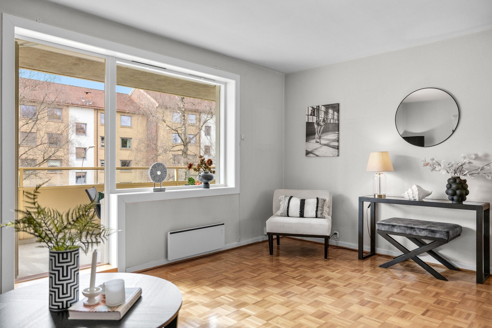 Leiligheten har en meget sentral beliggenhet i et attraktivt boligområde på Oppsal. Galleribilde