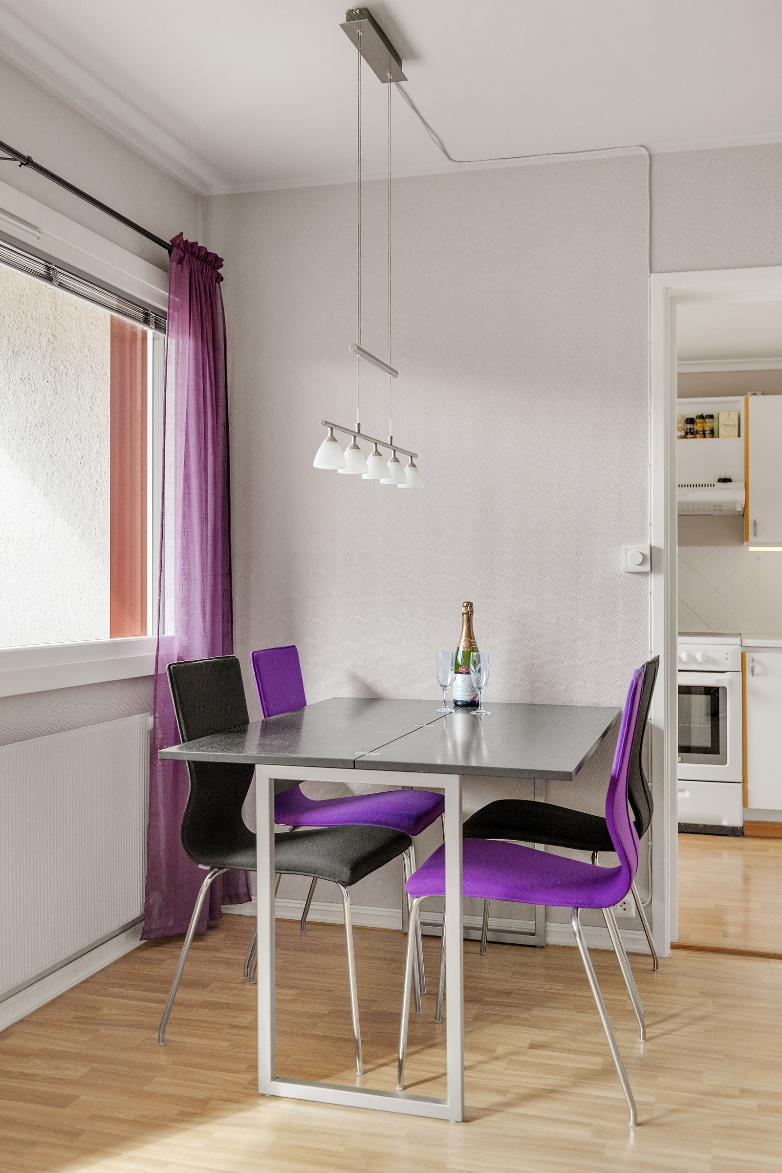 God plass til stor spisegruppe Galleribilde