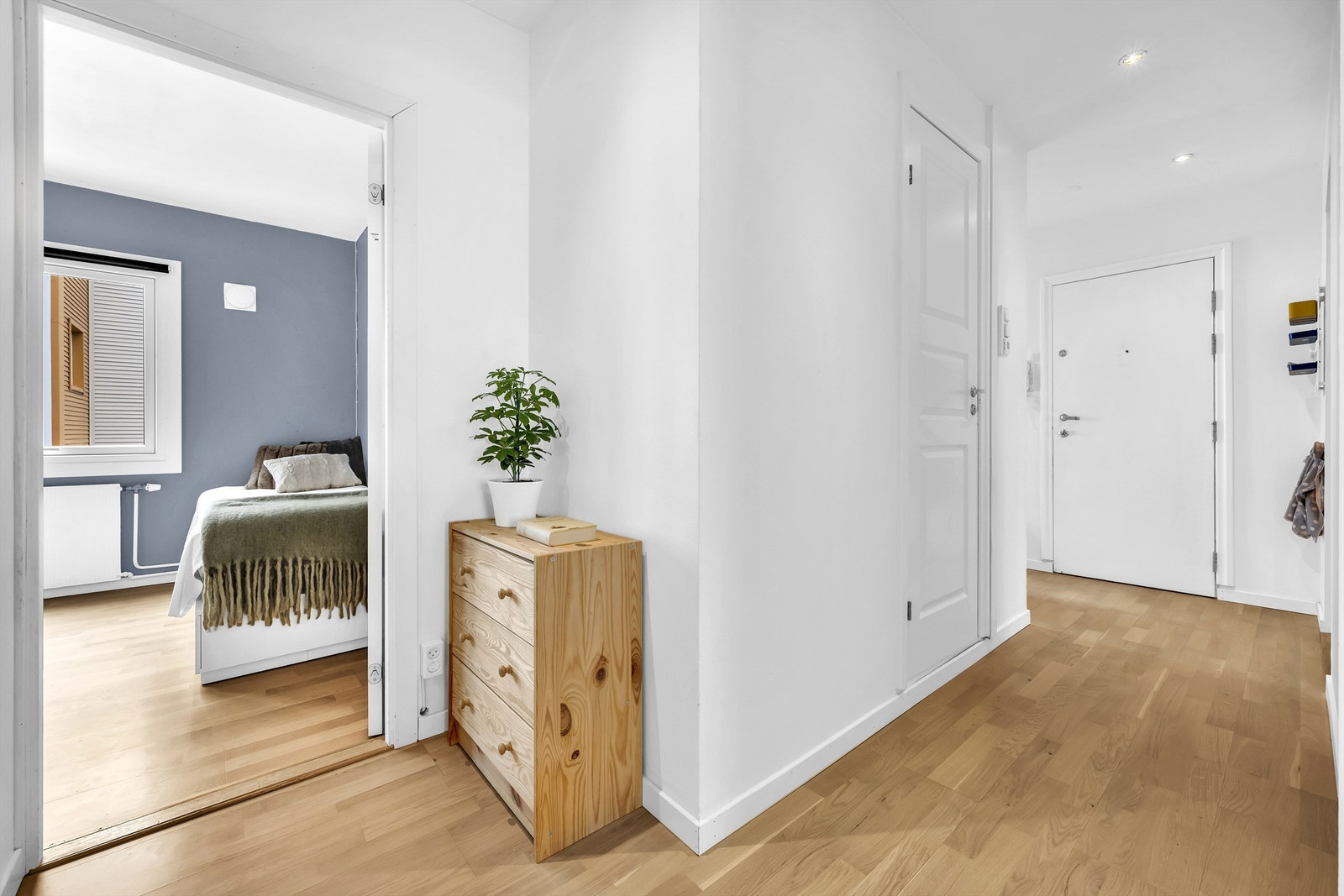 Det er lagt parkett i hele boligen, med unntak av badet. Galleribilde