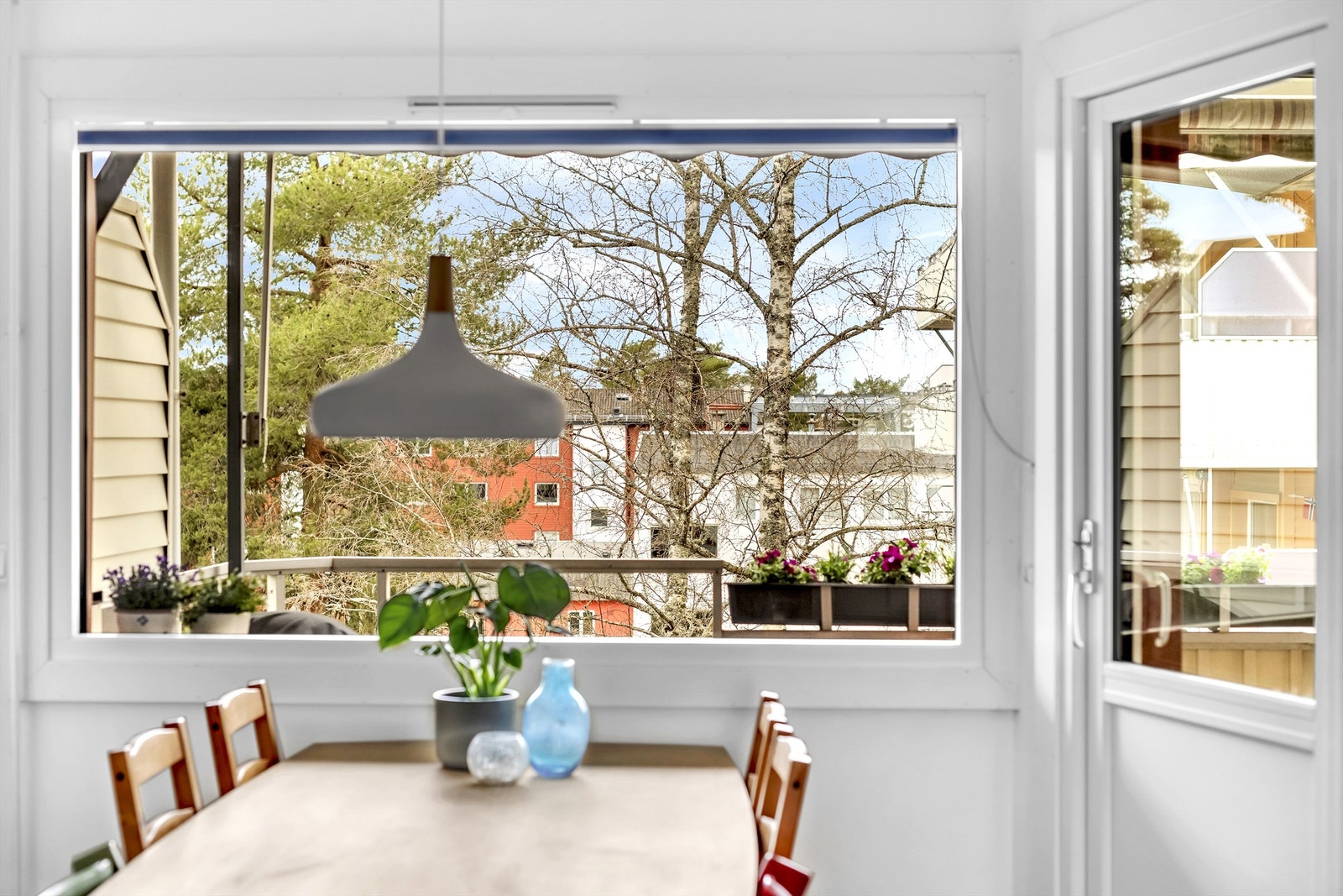 Vi tar en tur ut på balkongen. Galleribilde