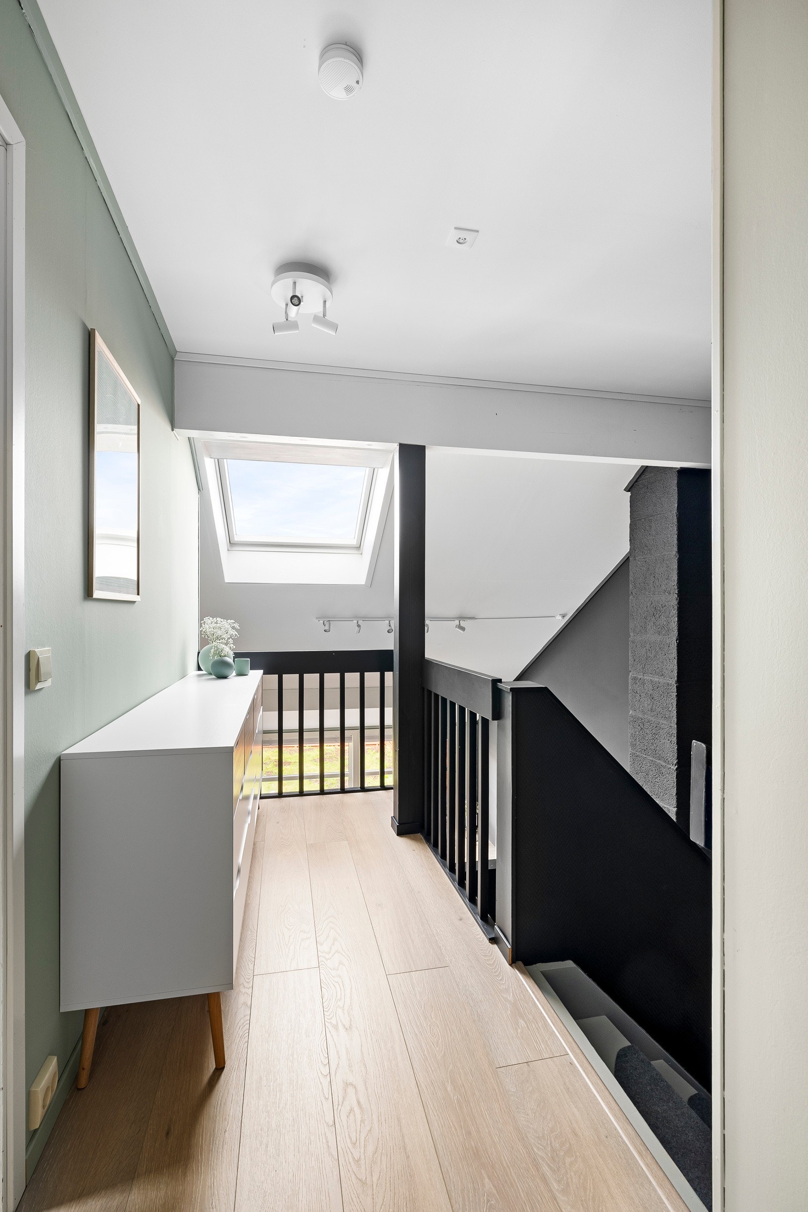 Godt lys innslipp i gangen. Galleribilde