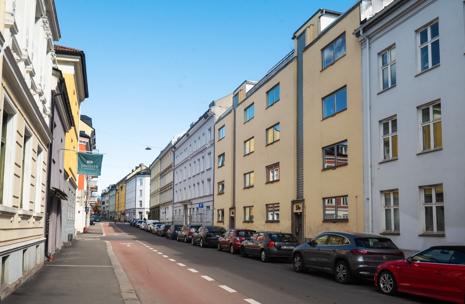 Leiligheten ligger i et sentralt, men tilbaketrukket boligområde ved Bogstadveien. Galleribilde