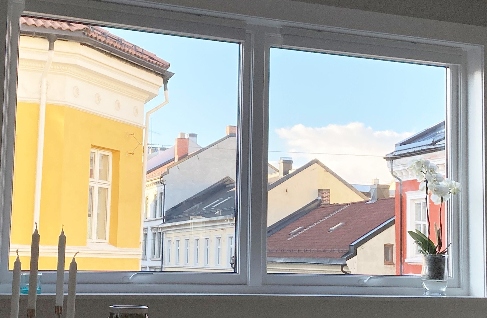 Flott utsyn mot klassisk bygårdsbebyggelse. Galleribilde