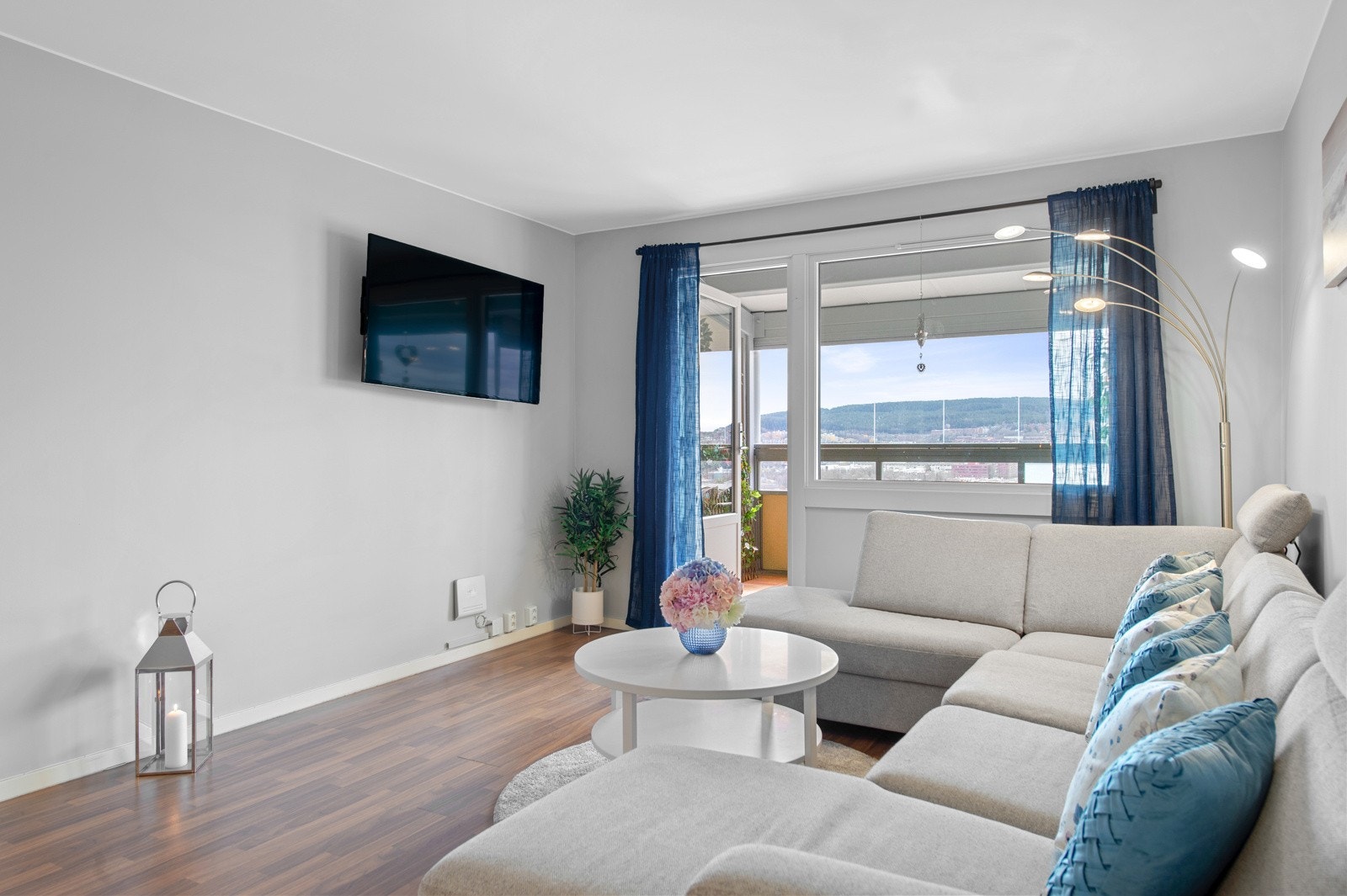 Veggene er malt i behagelig kontrastfarge. Galleribilde