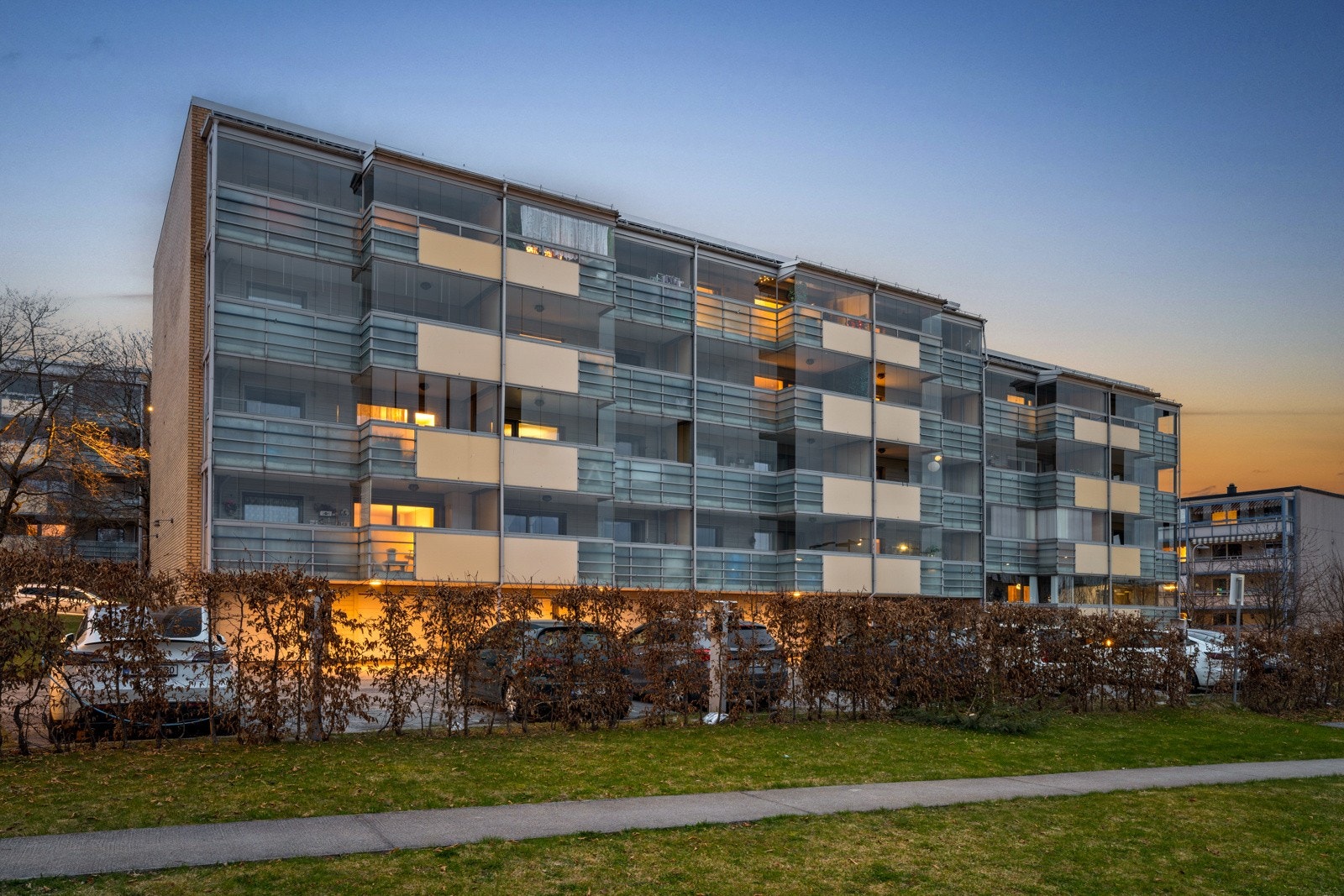 Veitvet har en god blanding av fasiliteter som gjør det til et attraktivt sted å bo da det er flere barnehager og skoler i området Galleribilde