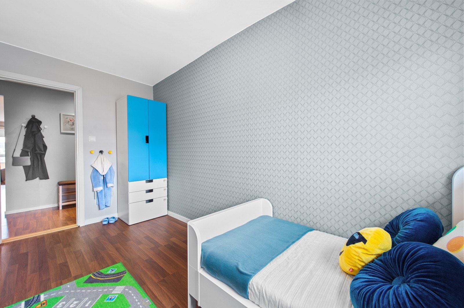 Eventuelt kan rommet benyttes som hjemmekontor med overnattingsmuligheter. Her er mulighetene mange. Galleribilde