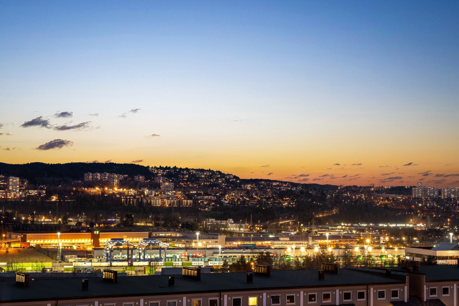 Utsikt fra balkongen på kveldstid. Galleribilde