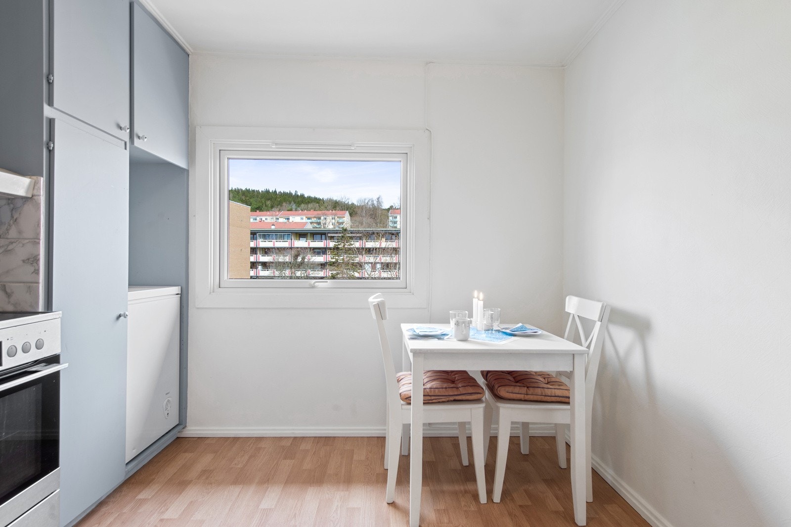 I motsatt hjørnet egner de seg godt med et mindre spisebord der frokosten kan nytes. Galleribilde