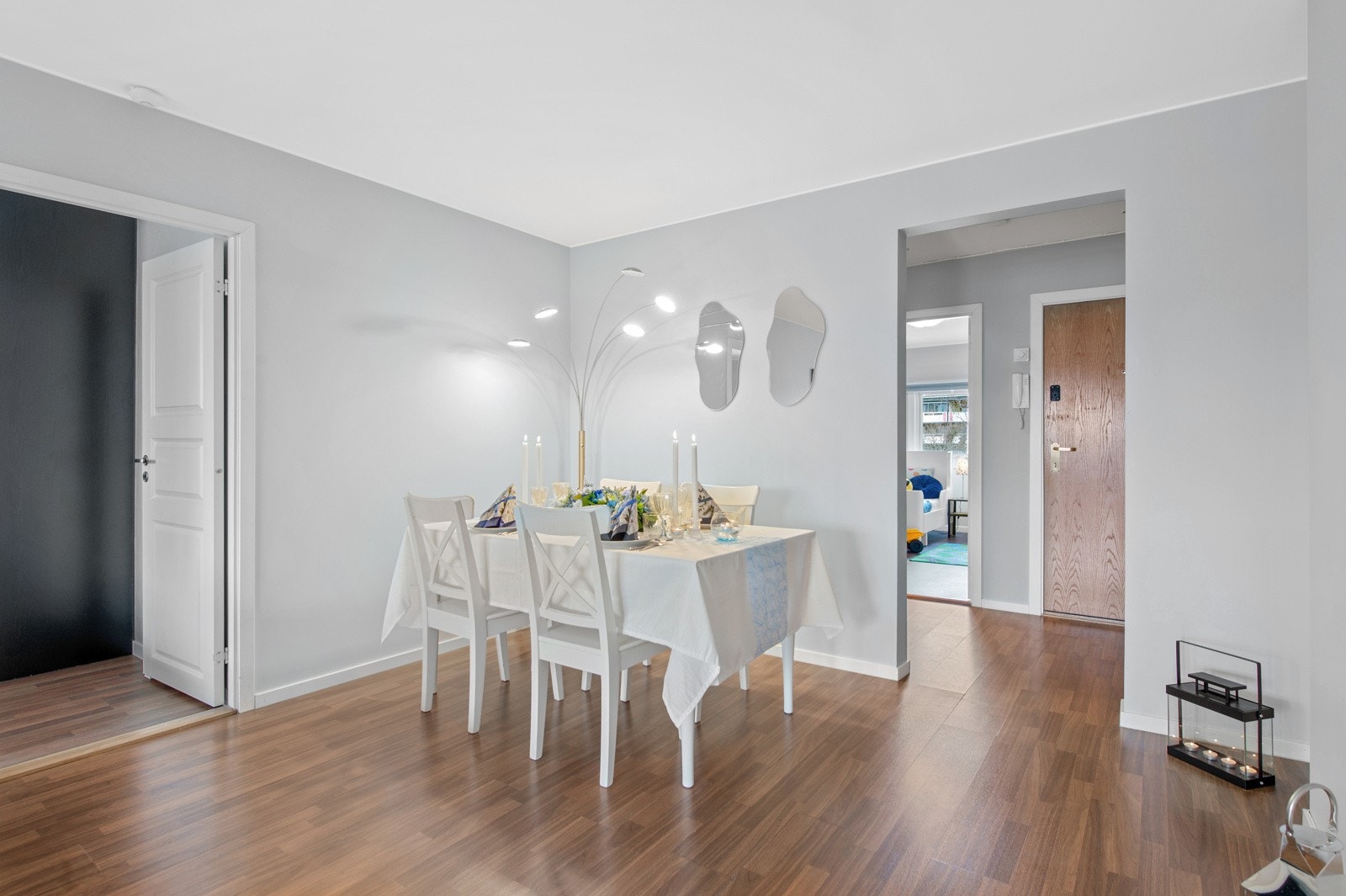 Spiseseksjonen er et yndet sted for familiemiddager eller middagsgjester. Galleribilde