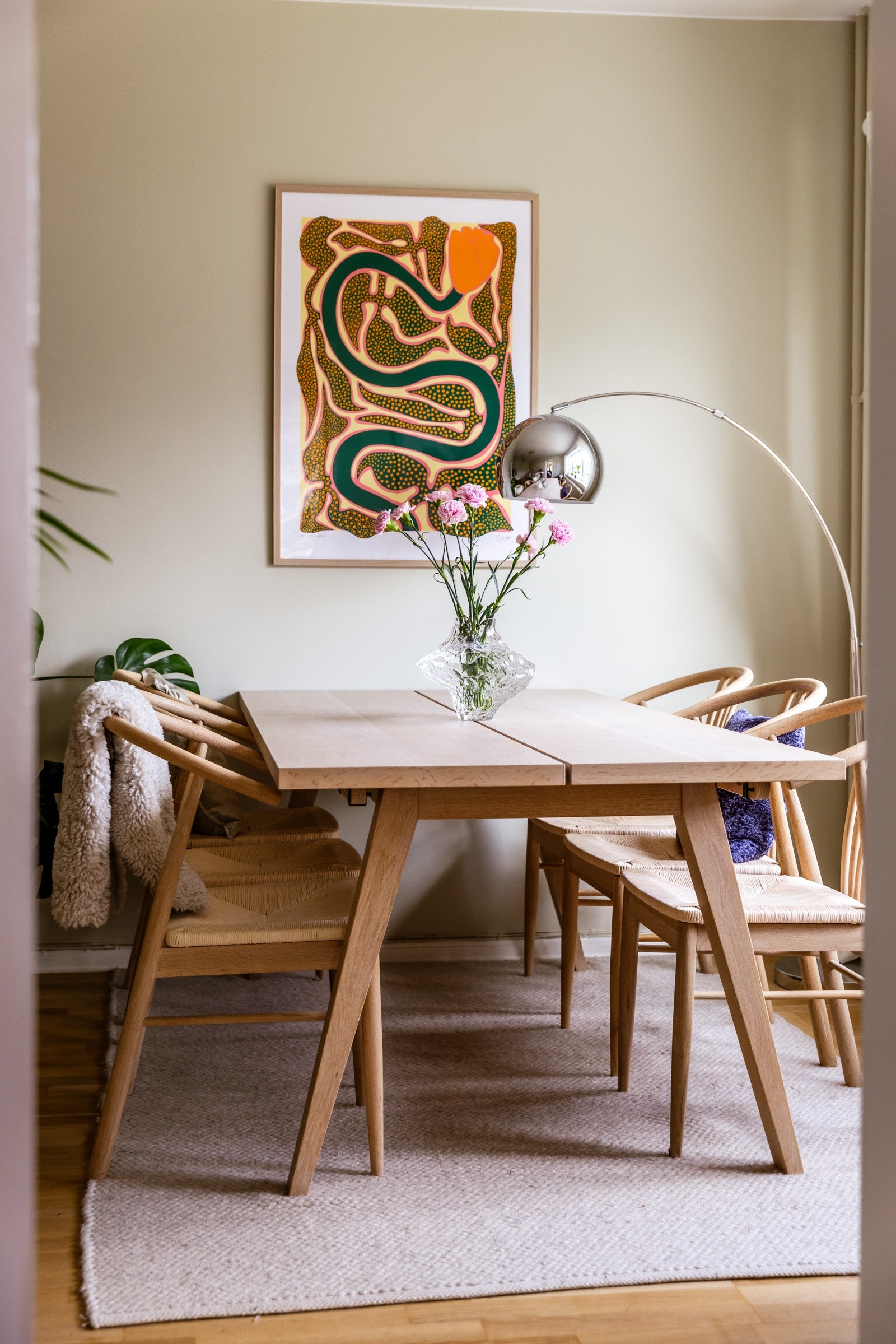 Det er koselig med stor spiseplass hvor man kan invitere venner og familie. Galleribilde