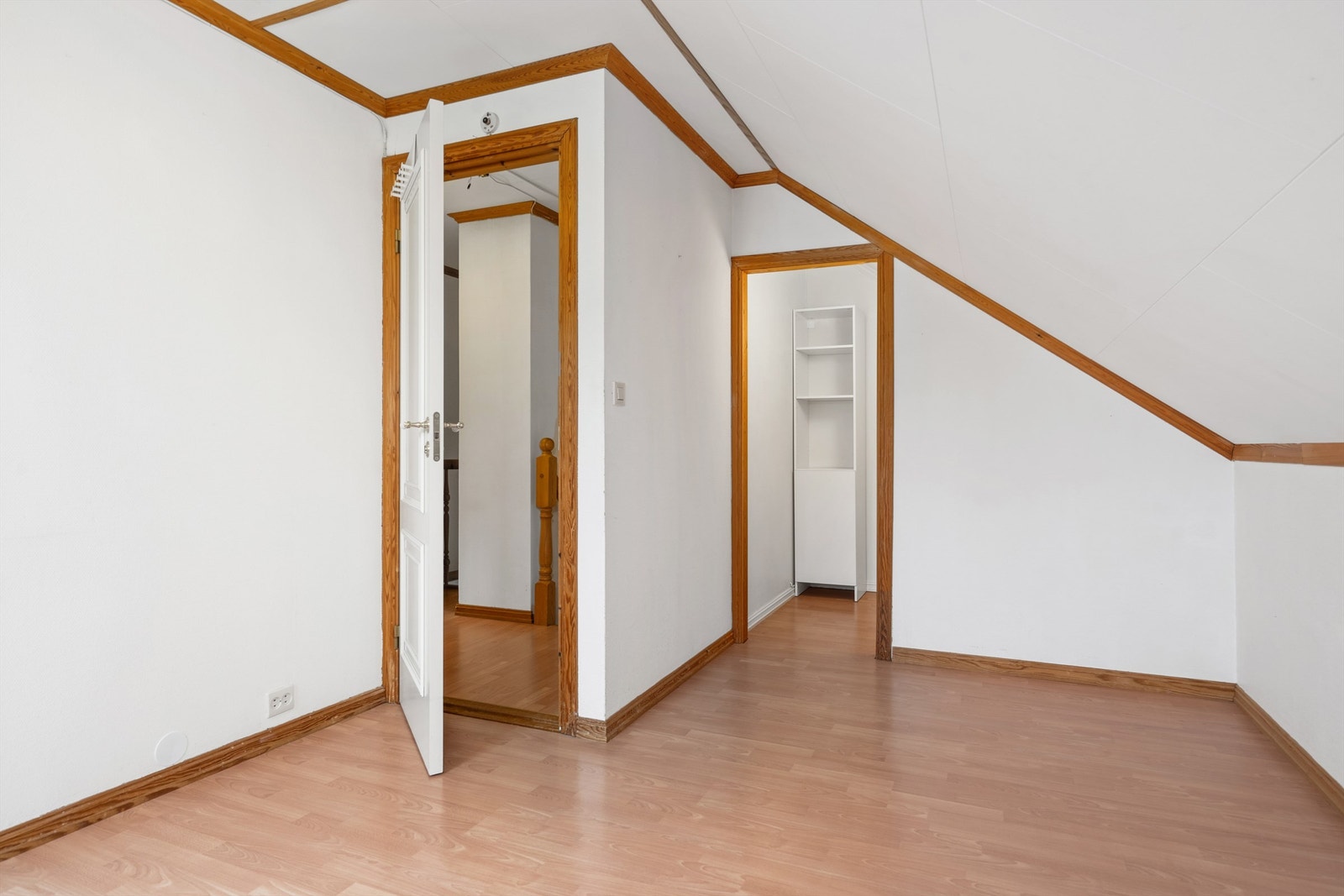 I dag er det to soverom i 2. etasje, med mulighet for flere Galleribilde