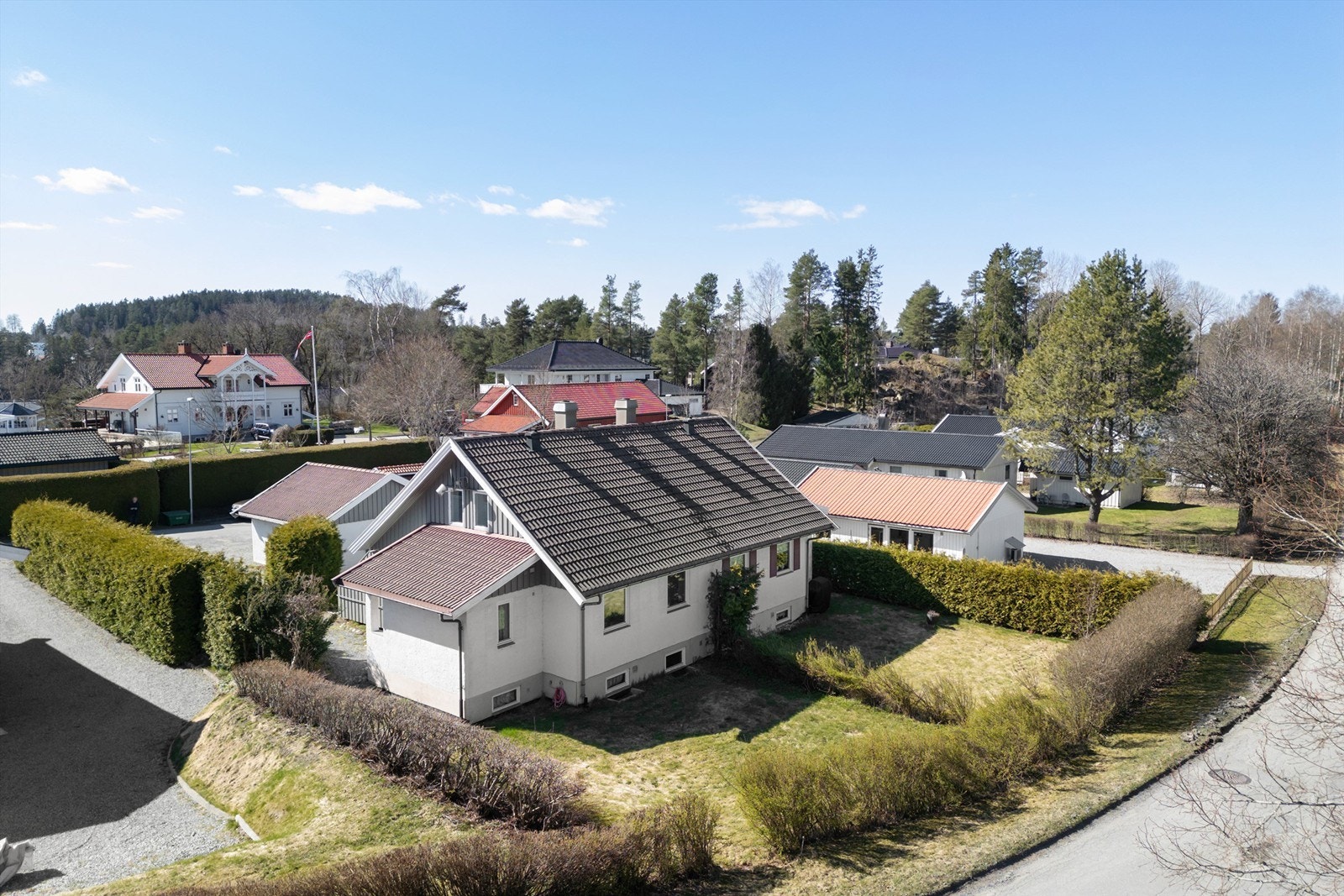 Boligen er sentralt og attraktivt beliggende på Kalfaret, vest for Askim sentrum Galleribilde