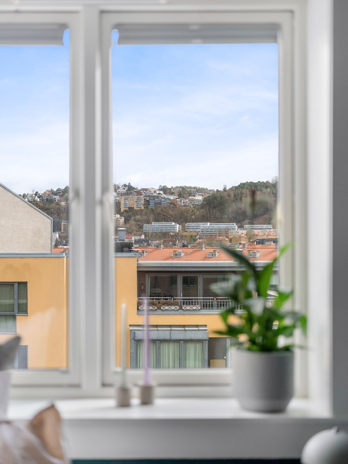"Det er absolutt en stor bonus å komme opp i 5.etasje og få oppleve nydelige utsikten mot Vålerenga og Ekeberg" Galleribilde