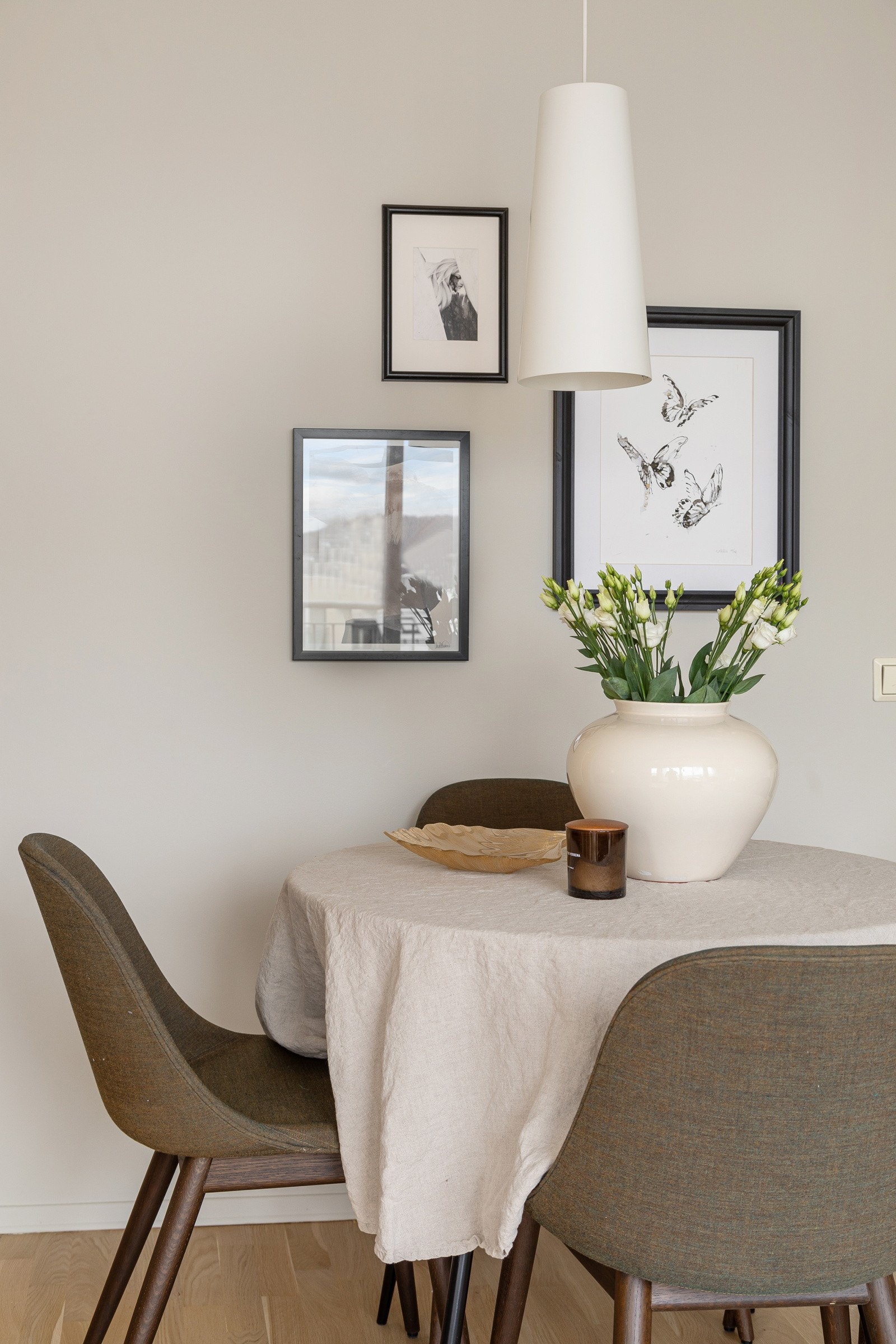 Plass til spisebord for hyggelige sammenkomster Galleribilde