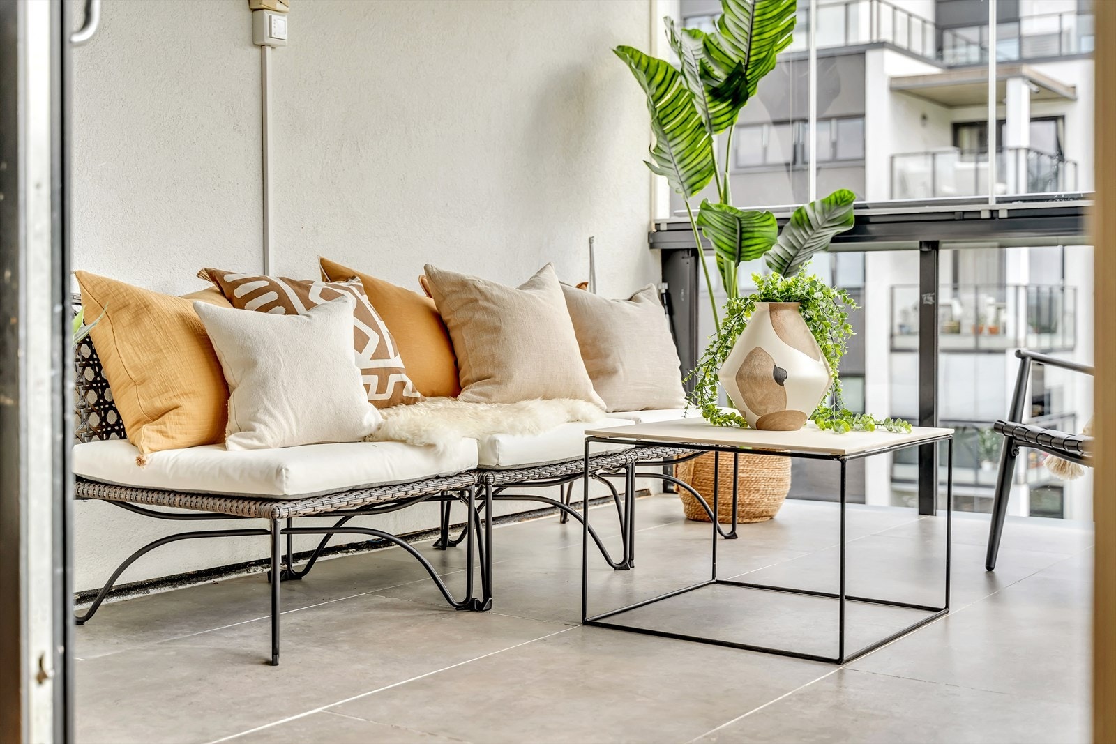 Det er varmekabler i gulvet på balkongen. Slik at du kan bruke uteplassen store deler av året. Galleribilde