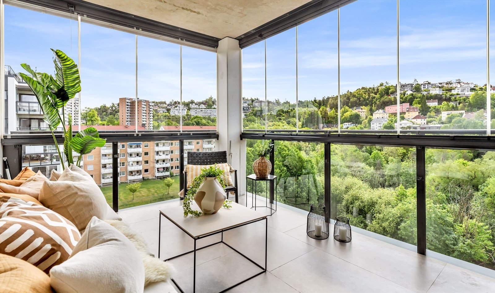 Velkommen til en fantastisk hjørneleilighet i Arnljot Gellines vei 5 A - presentert av Caroline Ephraim i Nordvik Bjørvika. Lys og luftig beliggenhet i byggets 10. etg. Galleribilde