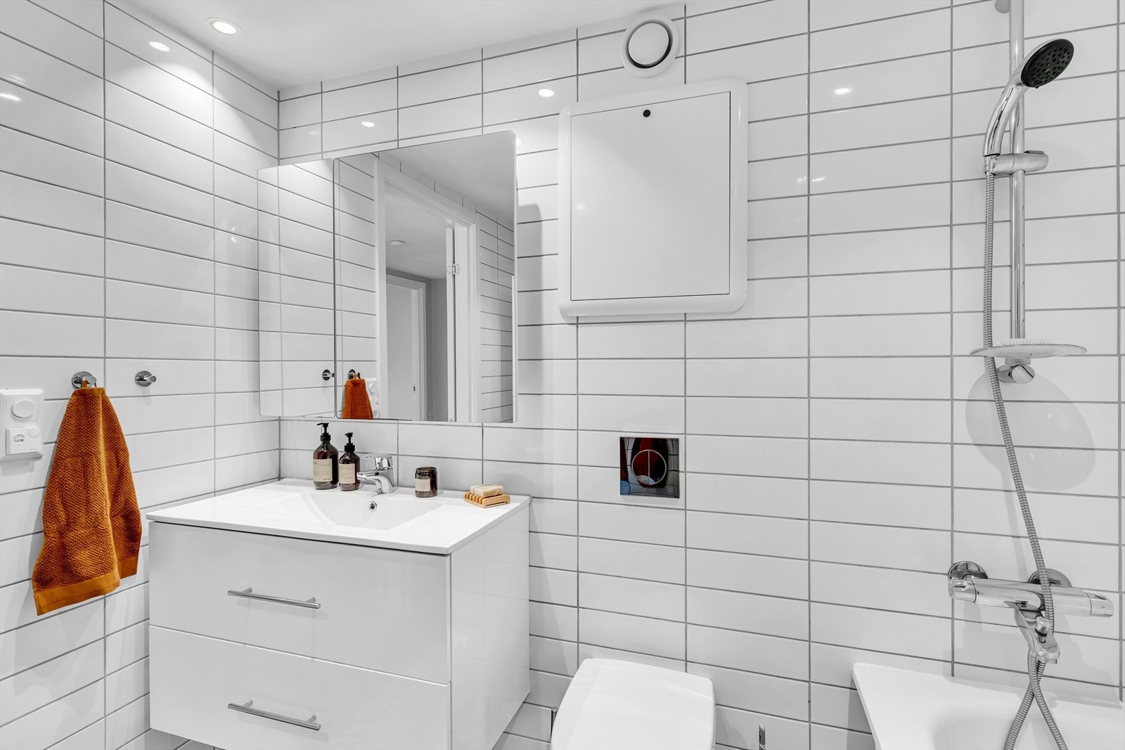 Innredningen på badet er byttet ut i 2022. Galleribilde