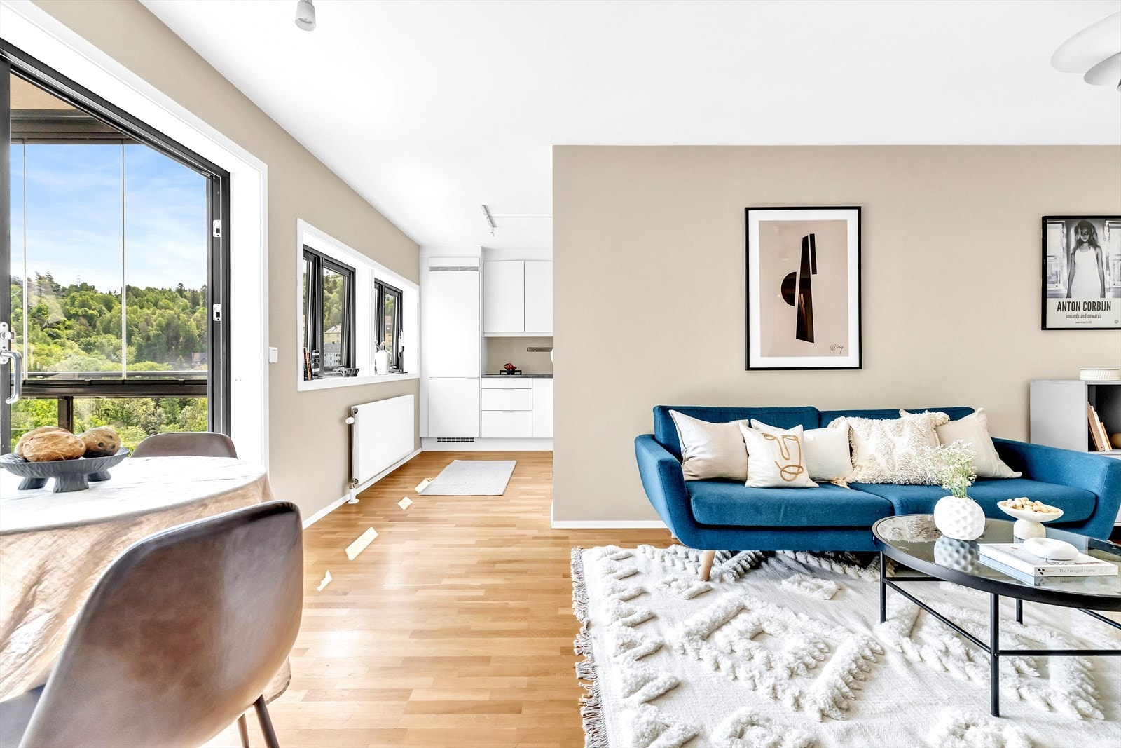 Leiligheten ligger i byggets 10. etg med herlig parkutsikt. Galleribilde