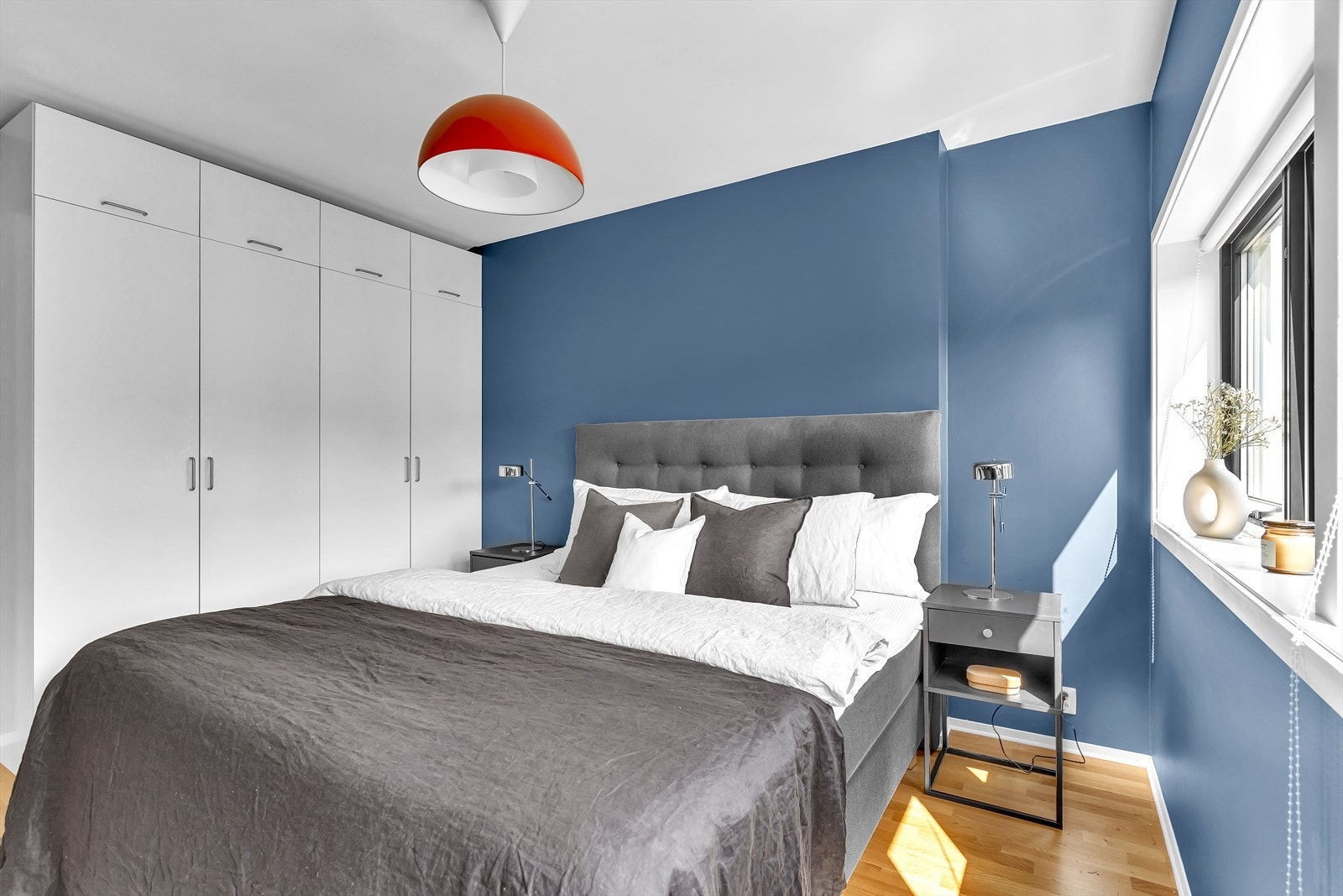 Garderobeskapene medfølger. Galleribilde