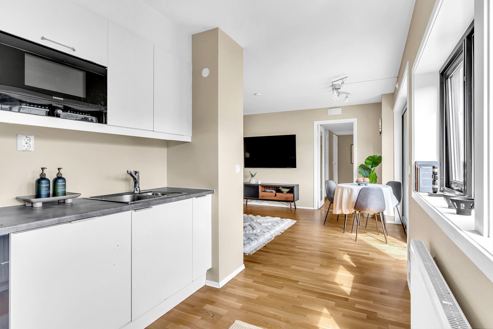 Leiligheten har smart arealutnyttelse som gjør det enkelt å møblere. Galleribilde