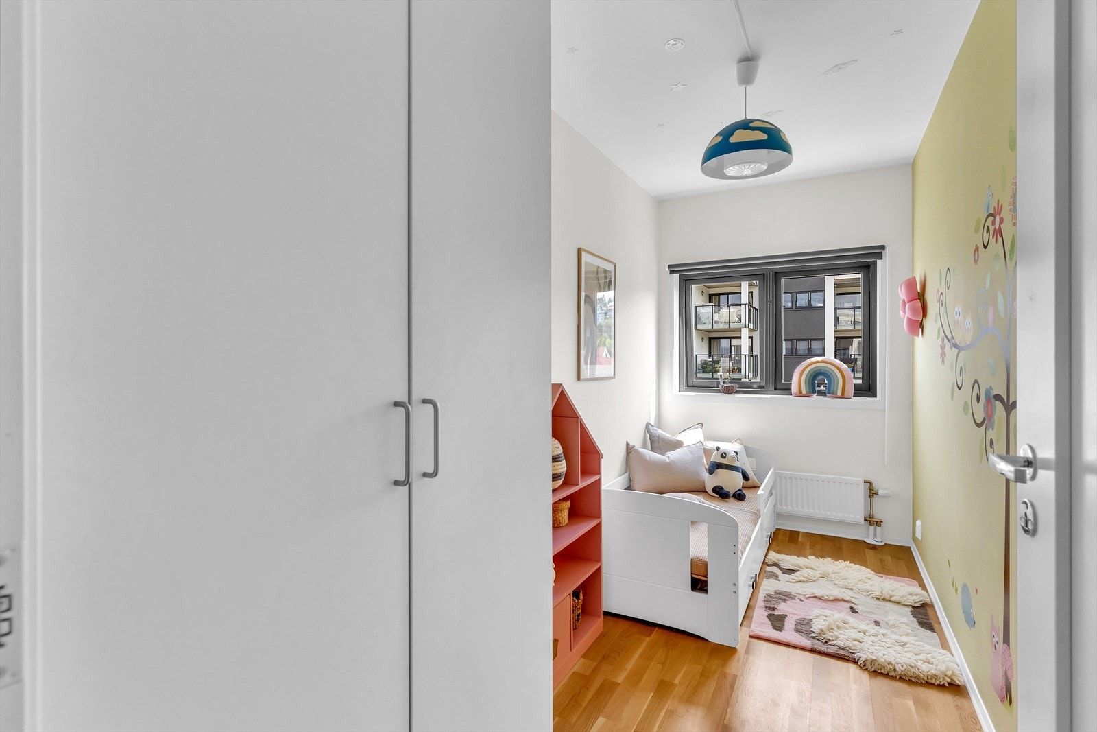 Soverom 3 har plass til seng, skrivepult og garderobeskap. Galleribilde