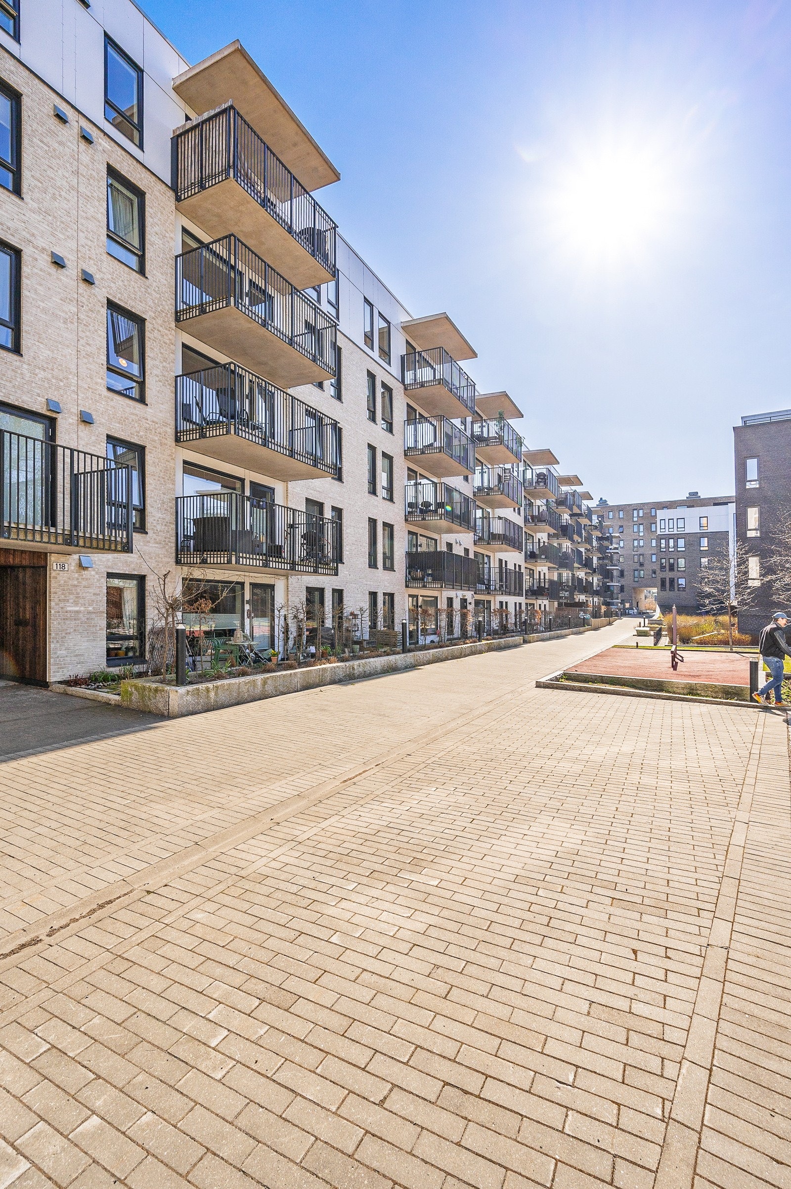 Her vil du bo i et velutviklet boligområde, med pent opparbeidede utearealer, flotte og moderne bygg og trafikkfrie indre veier. Galleribilde