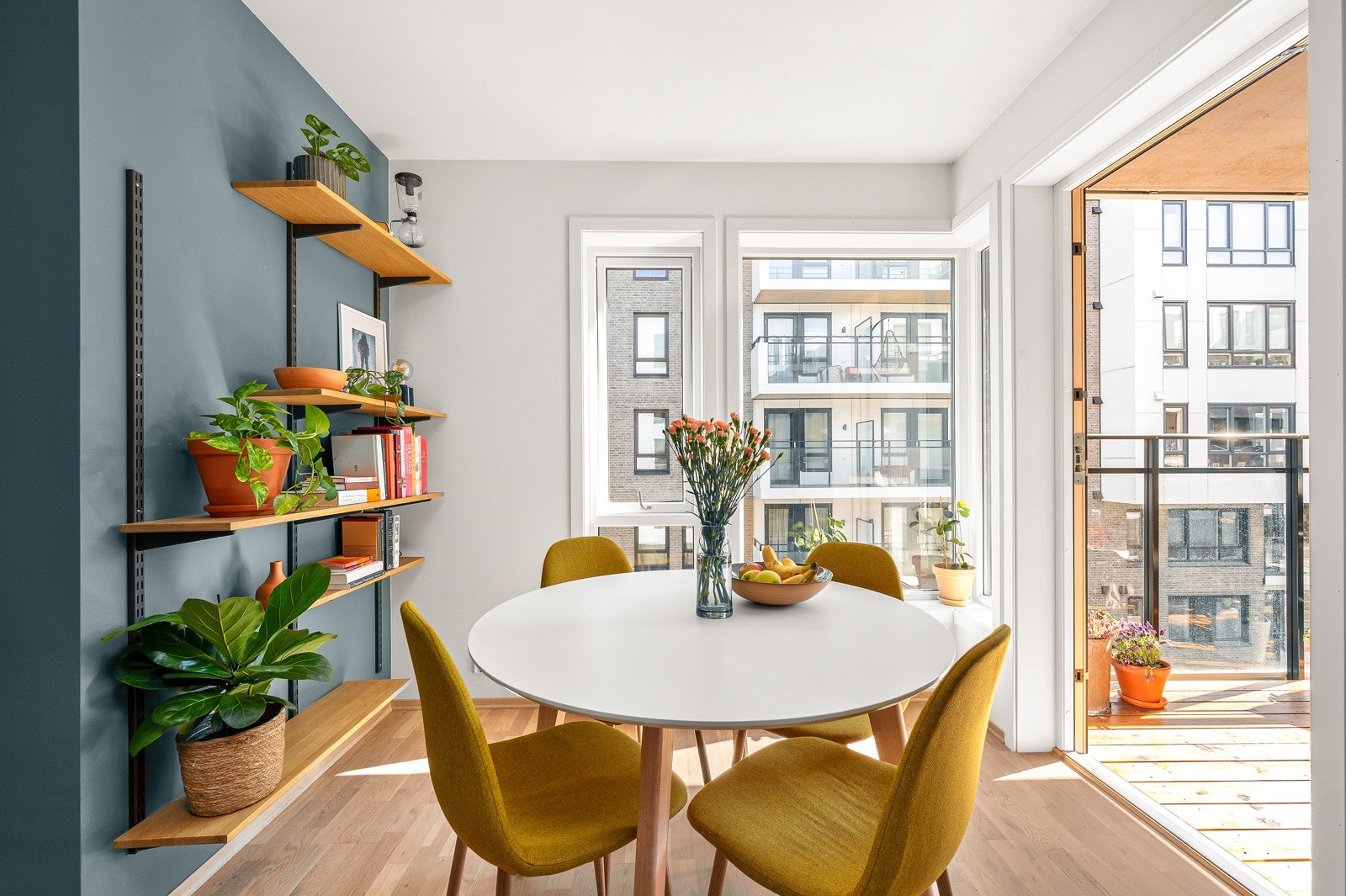 Det samme gjelder for spisestuedelen. Om du har flere enn 4 gjester skal de også få plass. Galleribilde