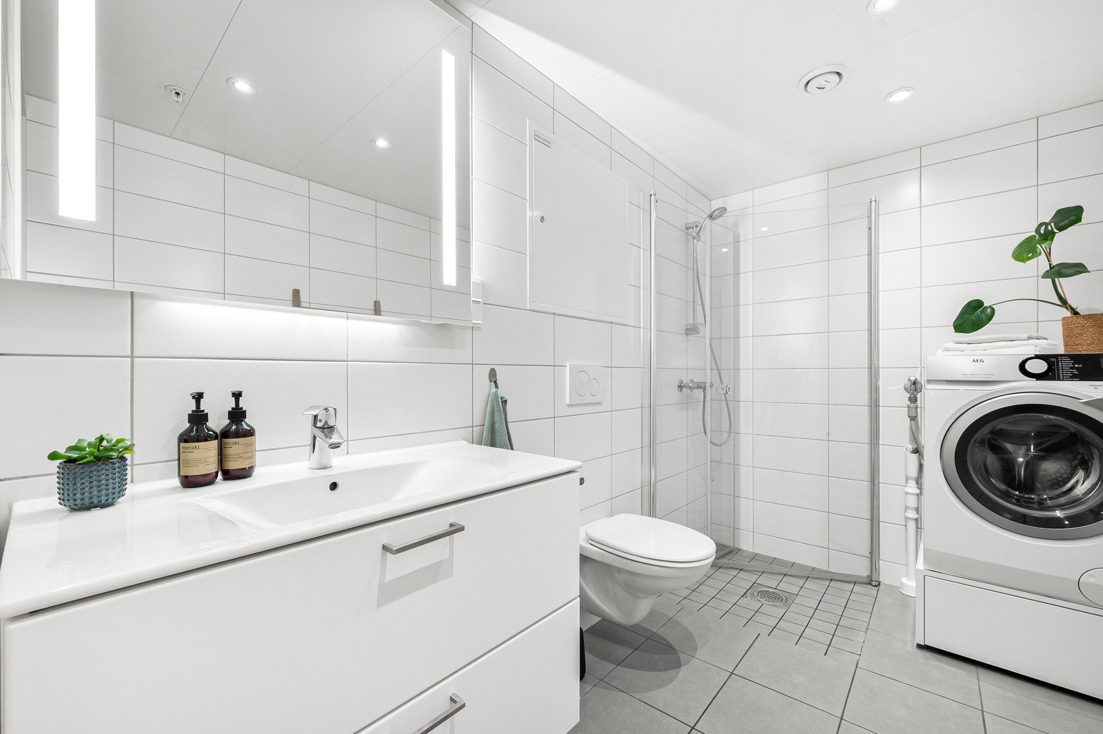 Noe av det beste med å bo i et nyere bygg er størrelsen og standarden på badet. Galleribilde