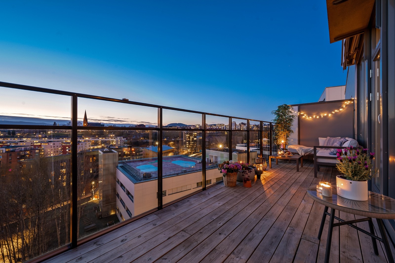 Hva med å invitere hele vennegjengen eller storfamilien på hyggelig sommerfeiring? Her får alle plass! Galleribilde