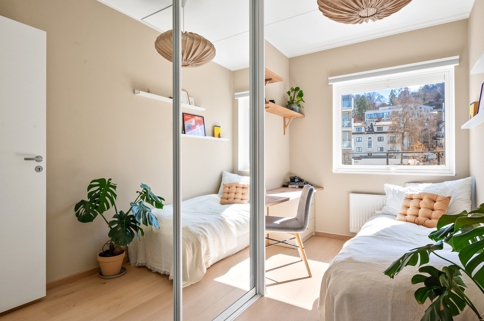 Det medfølger også skyvedørsgarderobe på soverom 2. Galleribilde