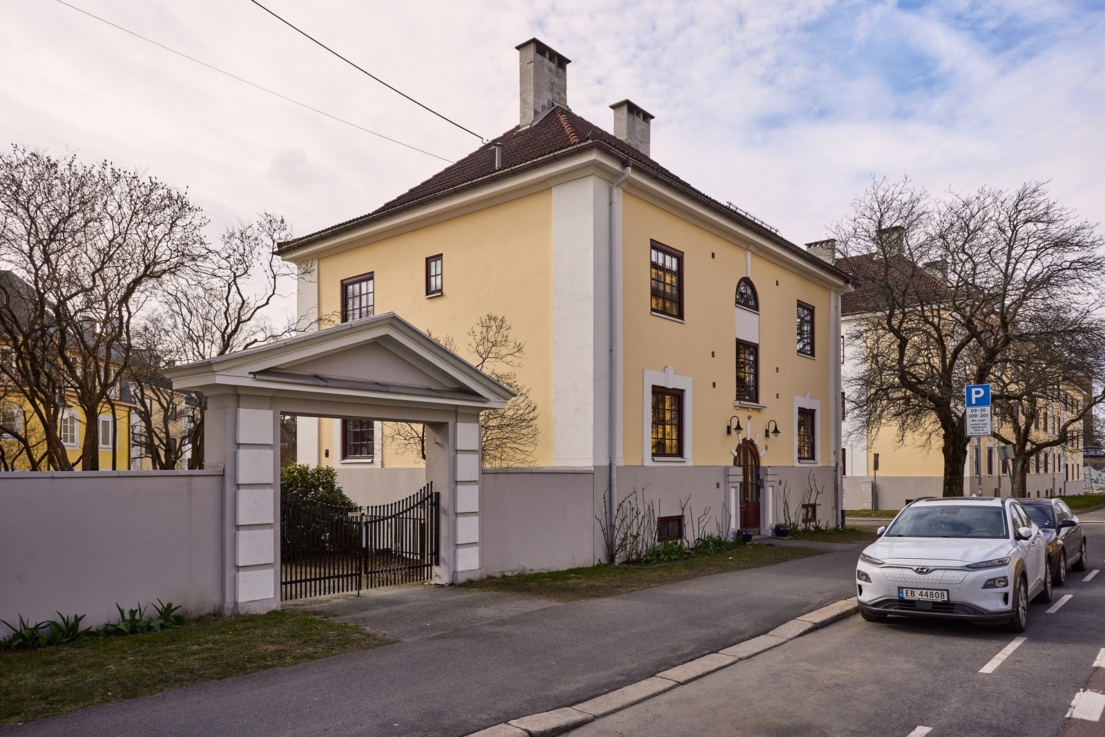 Leiligheten har en fin beliggenhet rett ved Voldsløkka, nær Nydalen/Storo og Akerselva i bydel Sagene. Flotte parkområder og et komplett servicetilbud i umiddelbar nærhet. Galleribilde