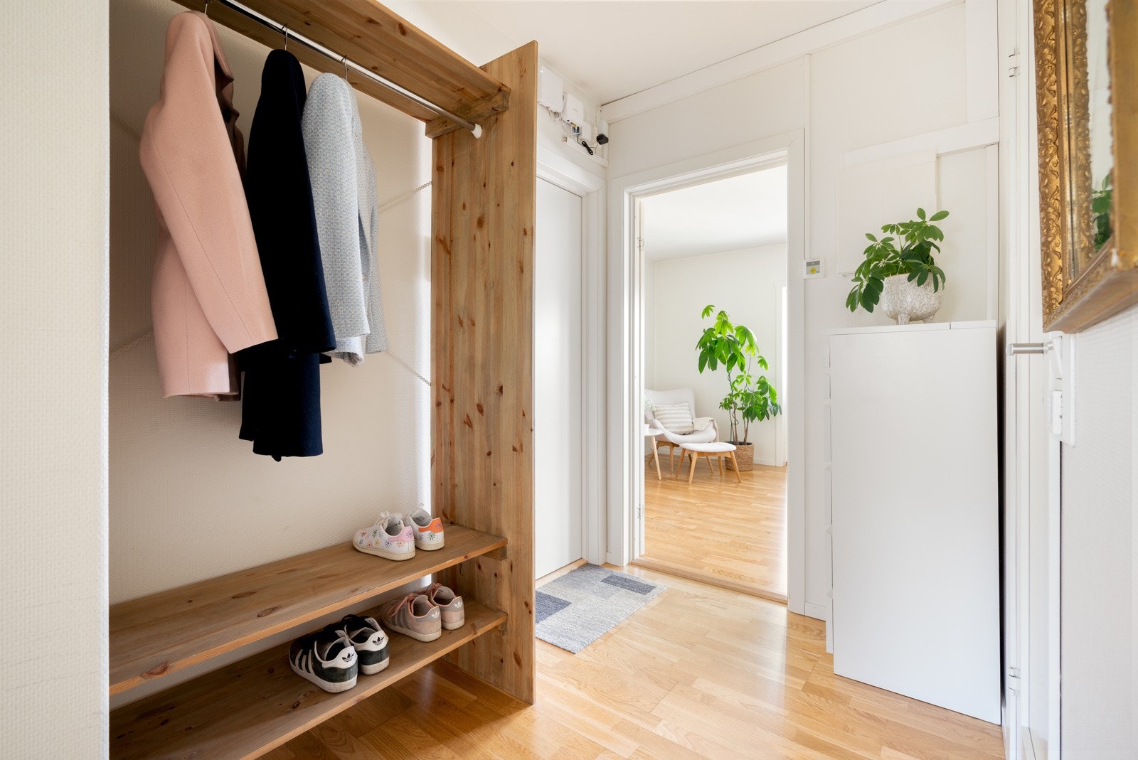 I gangen har man også god plass til oppbevaring av sko og yttertøy. Galleribilde